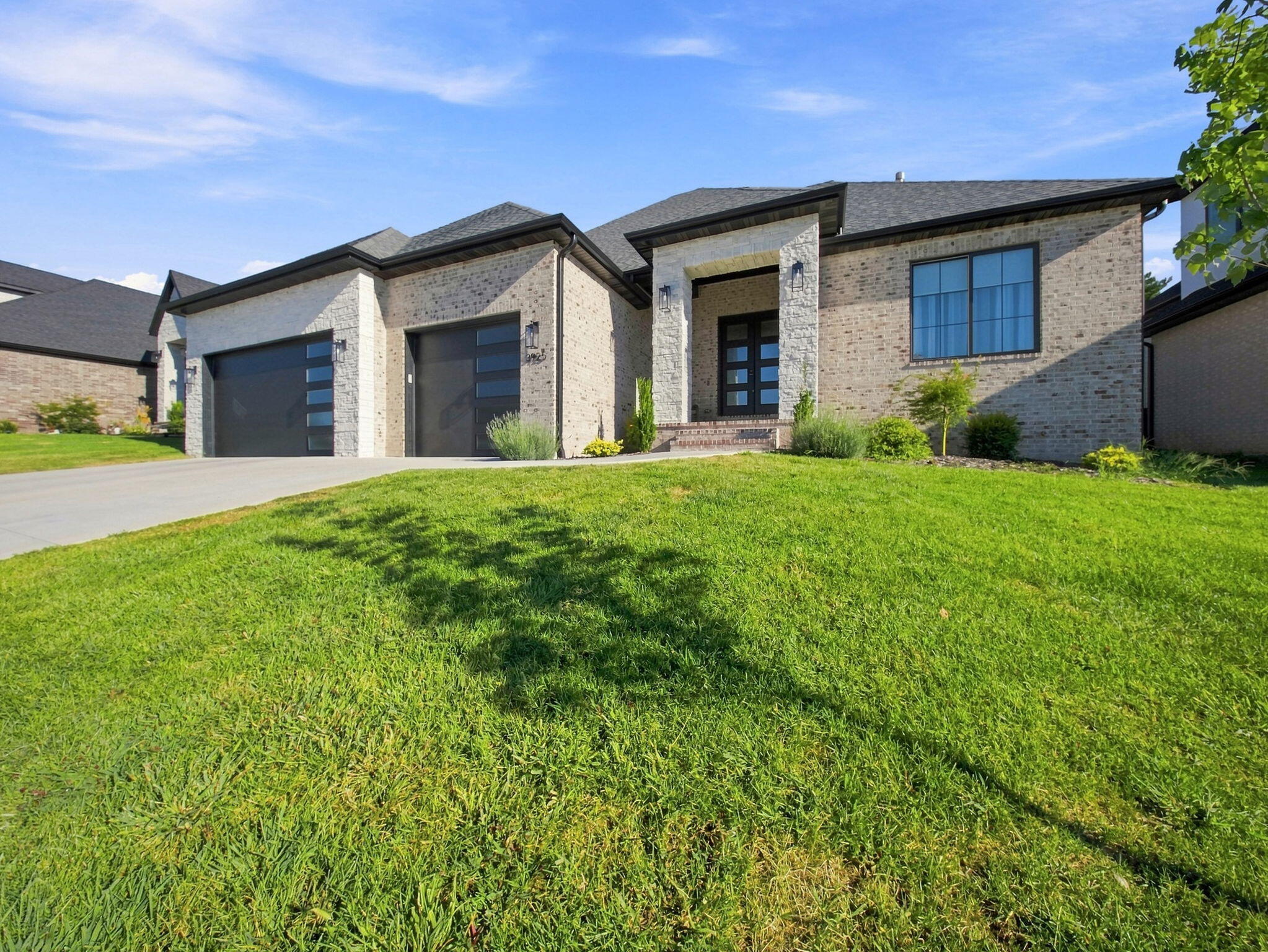 3925 East Woodhue Street Property Photo 5