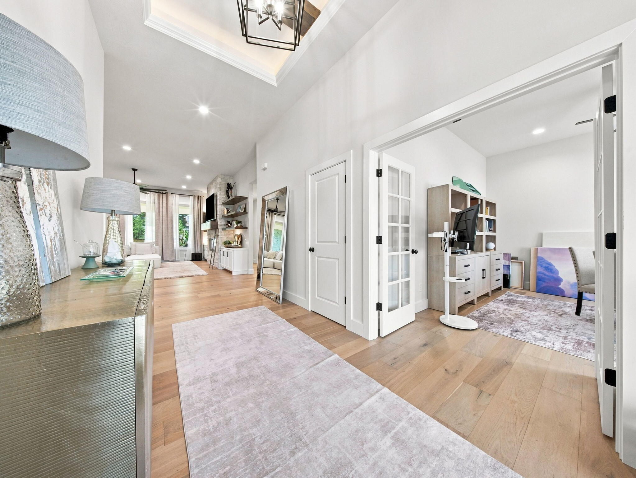 3925 East Woodhue Street Property Photo 8