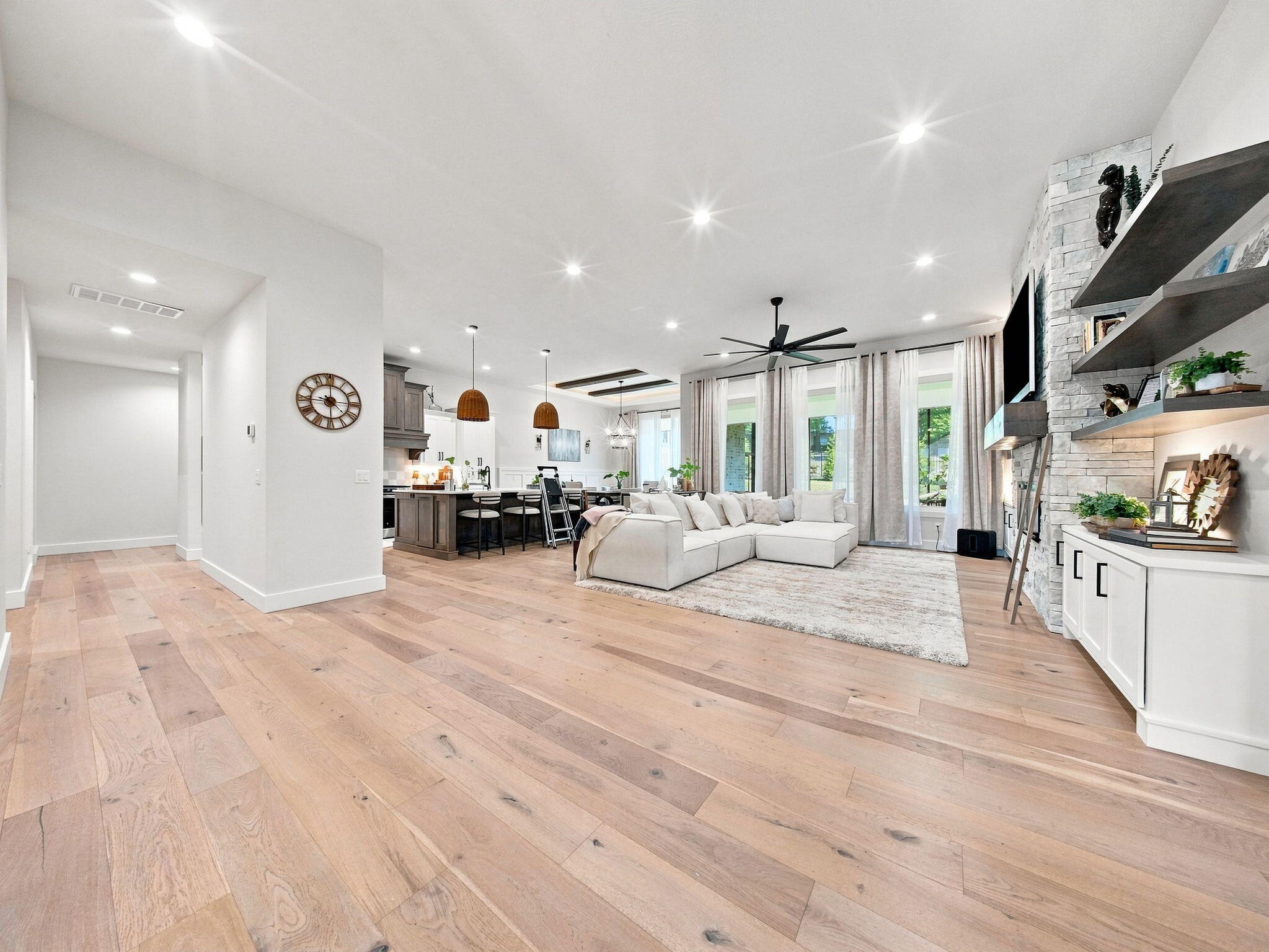 3925 East Woodhue Street Property Photo 16