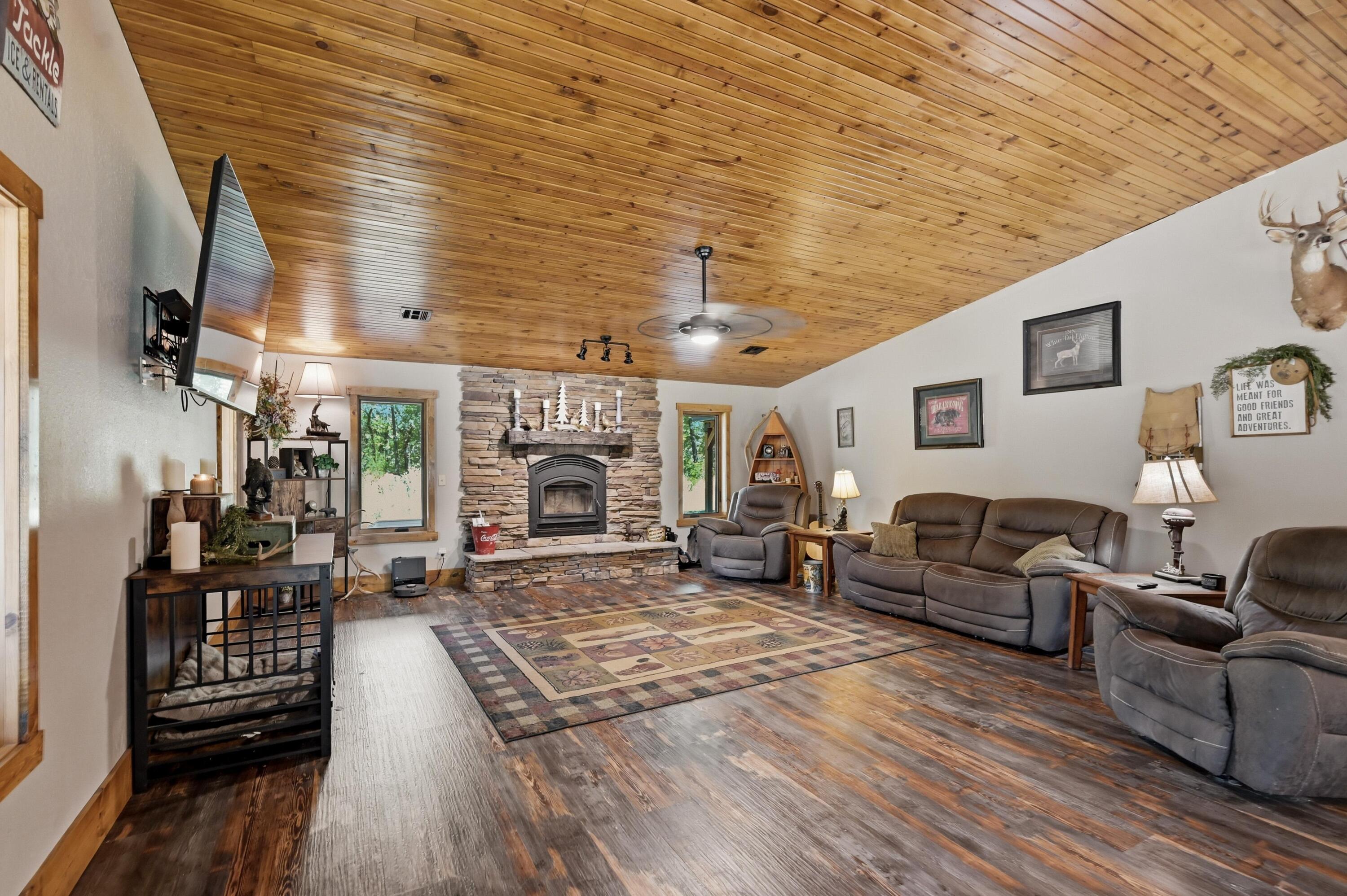 8309 Nighthawk Road Property Photo 6
