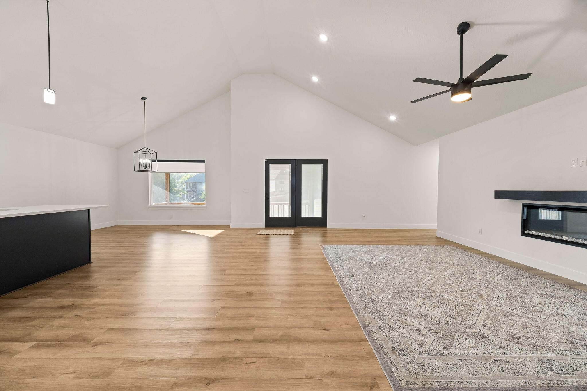 1365 West Gaslight Drive Property Photo 6