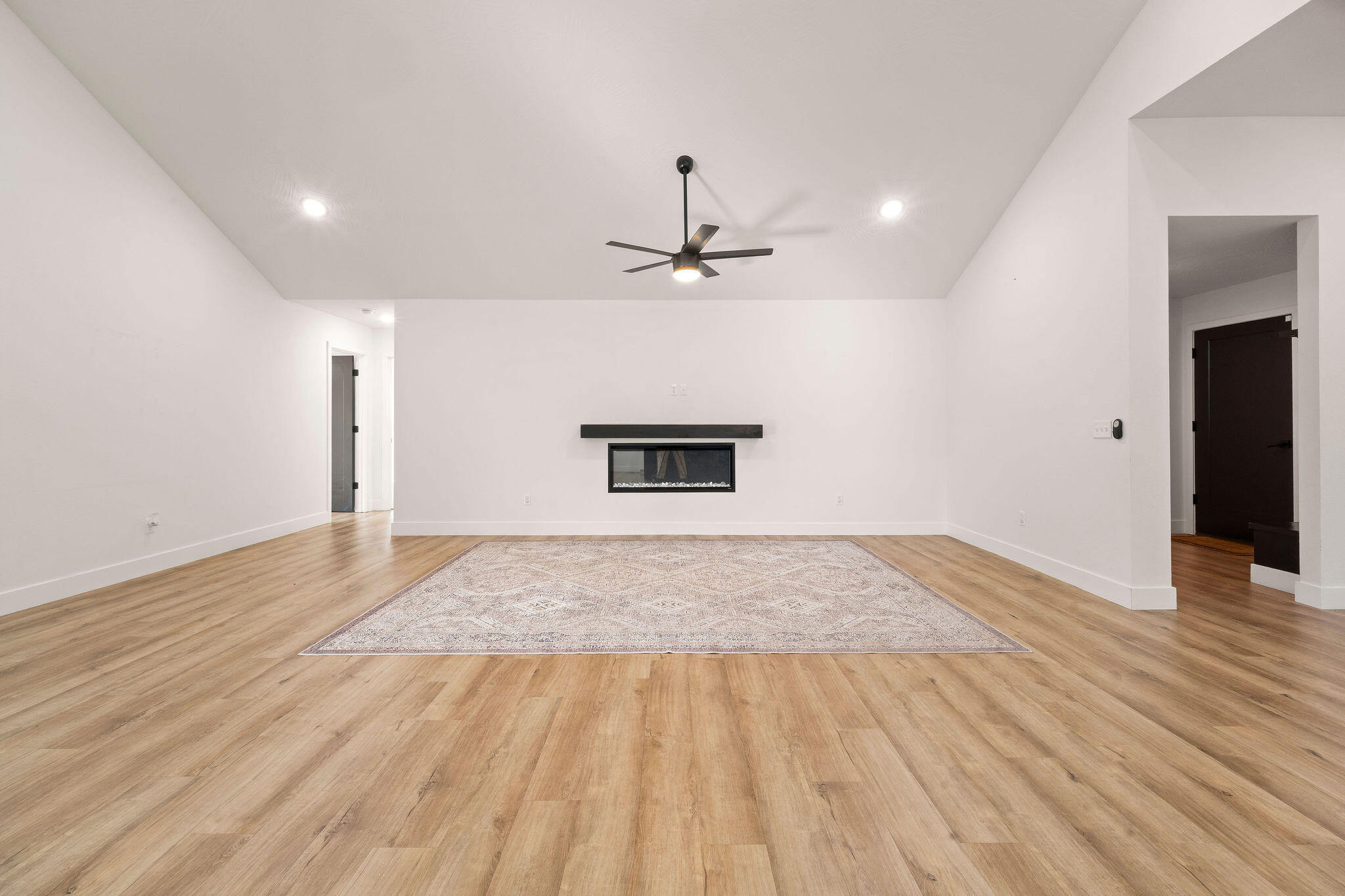 1365 West Gaslight Drive Property Photo 8