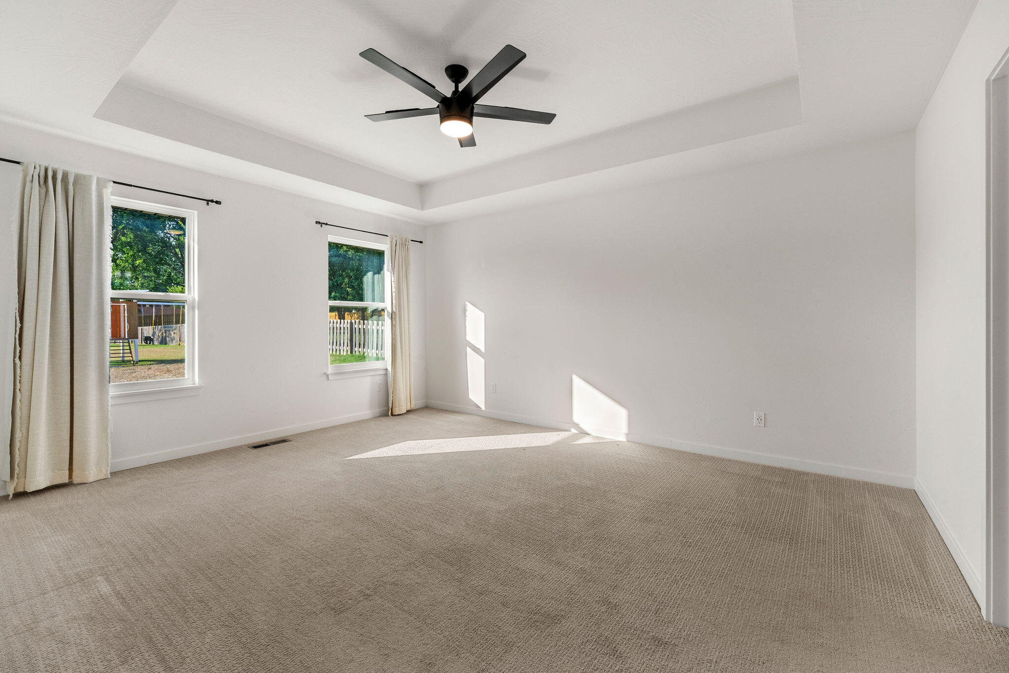 1365 West Gaslight Drive Property Photo 18