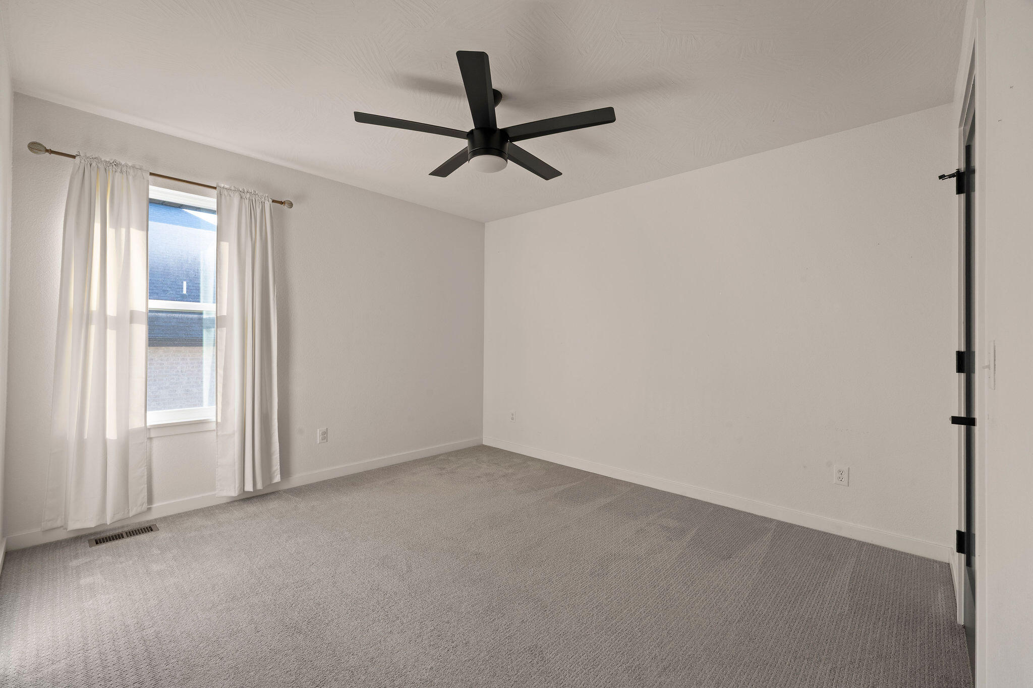 1365 West Gaslight Drive Property Photo 27