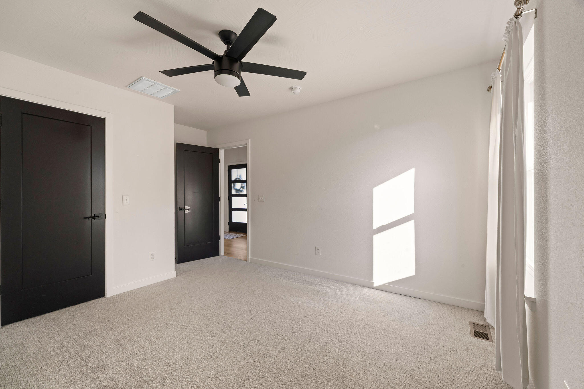 1365 West Gaslight Drive Property Photo 29