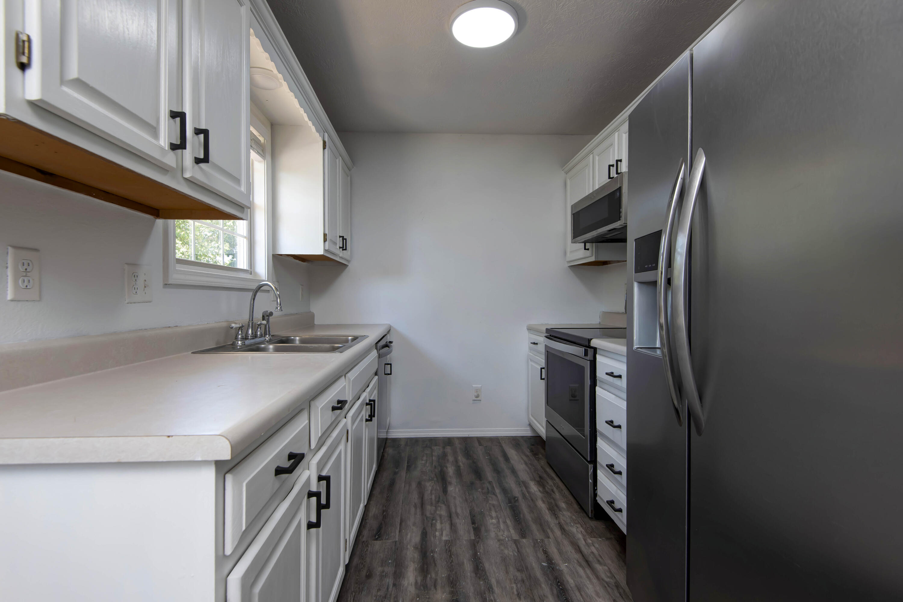 210 East Robin Road Property Photo 8