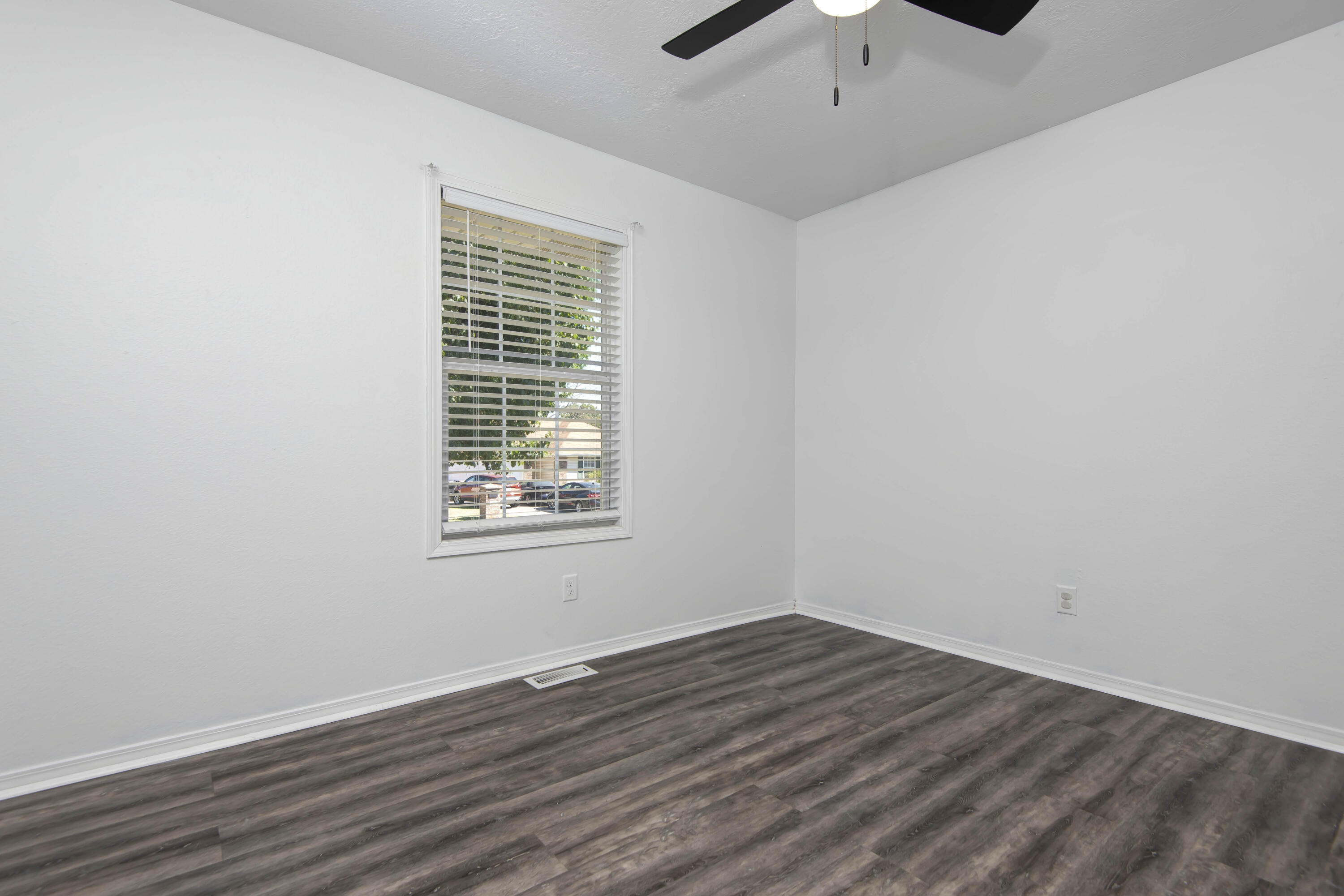 210 East Robin Road Property Photo 11