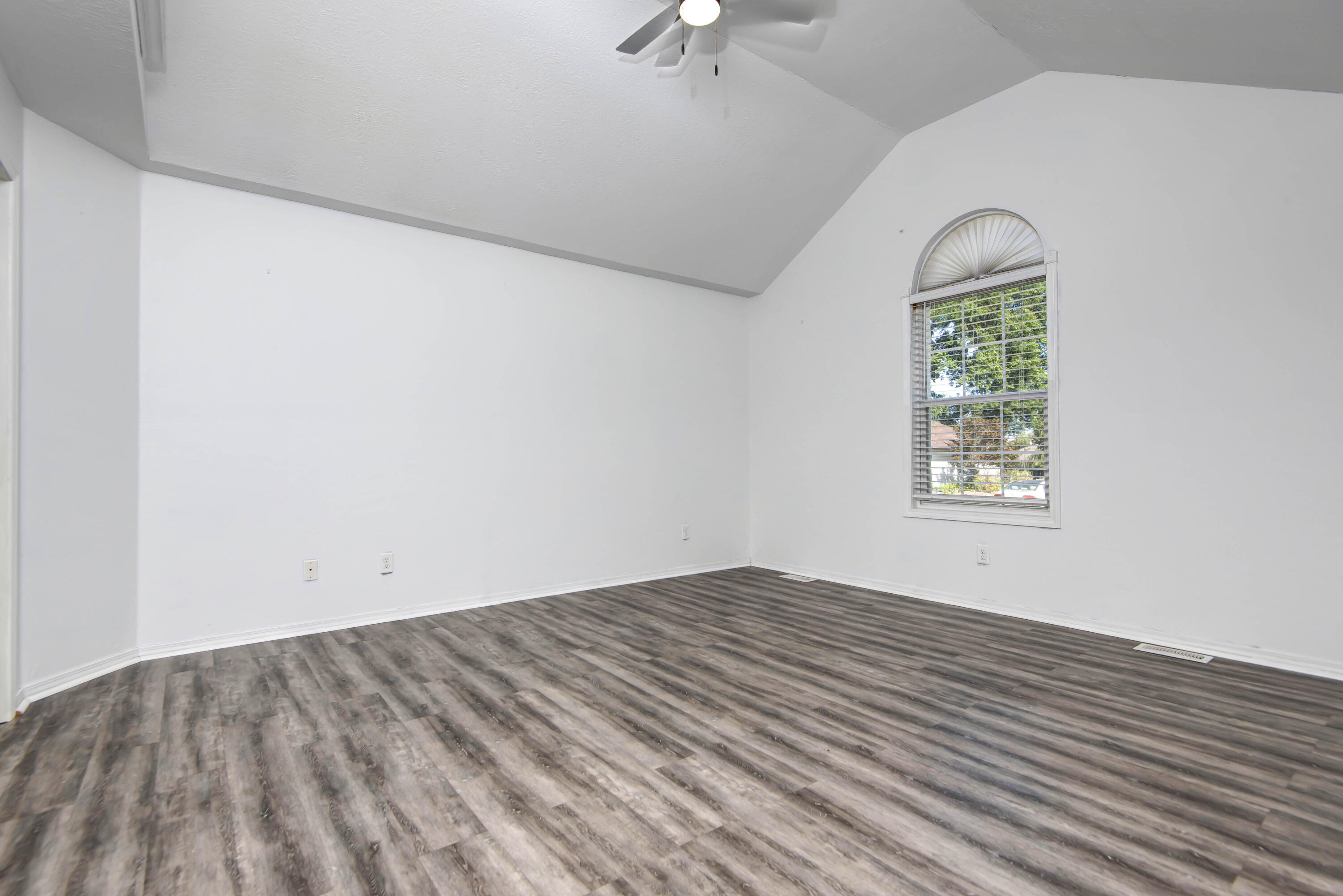 210 East Robin Road Property Photo 15