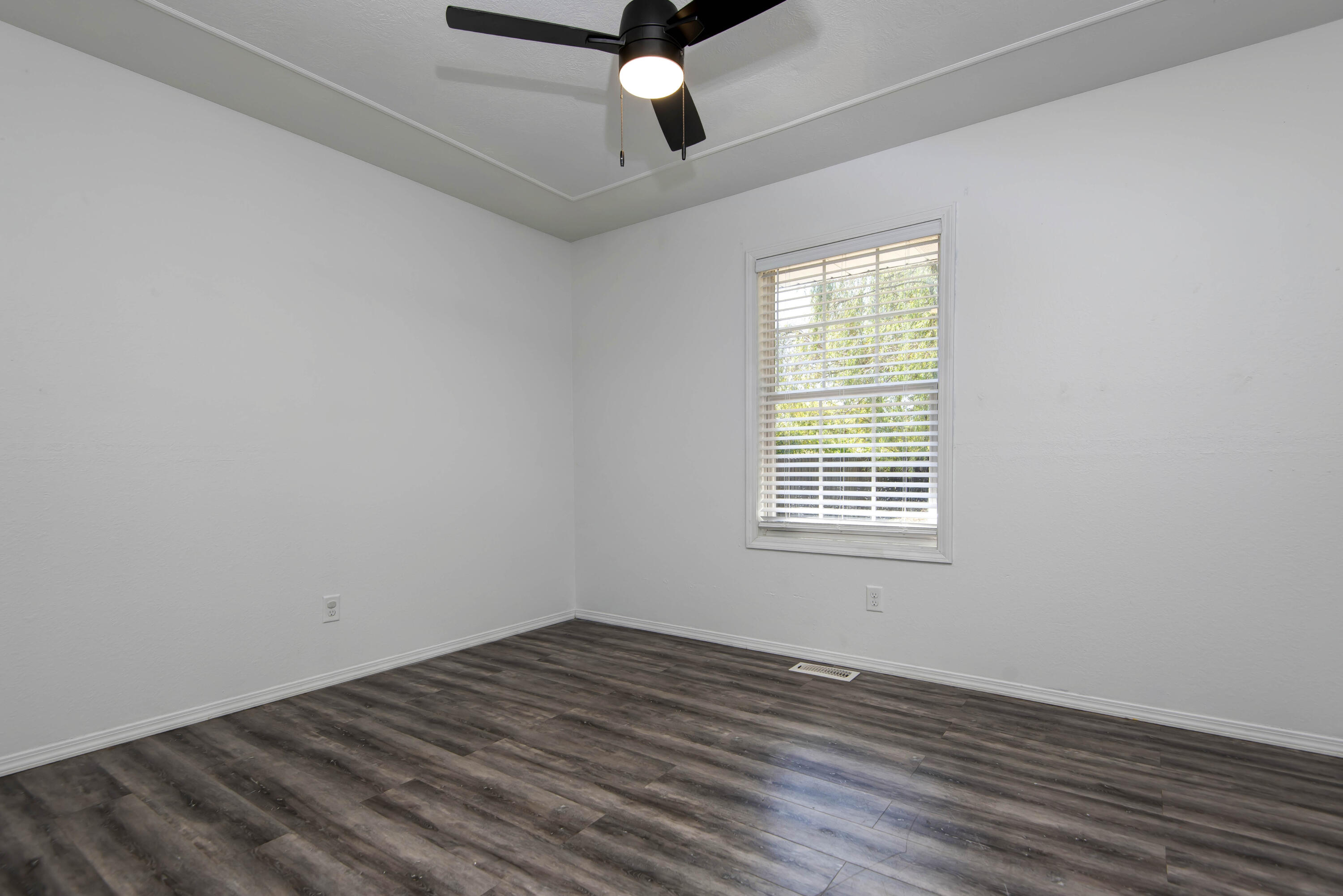 210 East Robin Road Property Photo 16