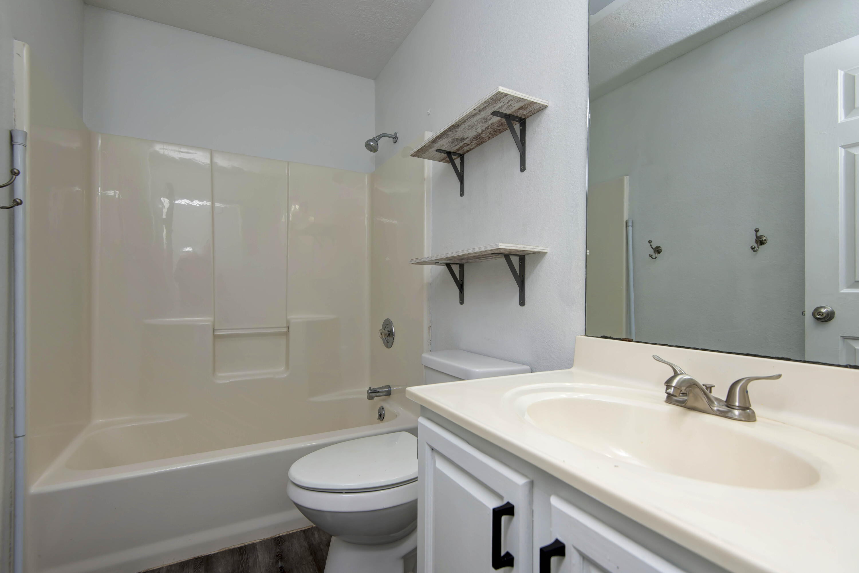 210 East Robin Road Property Photo 17