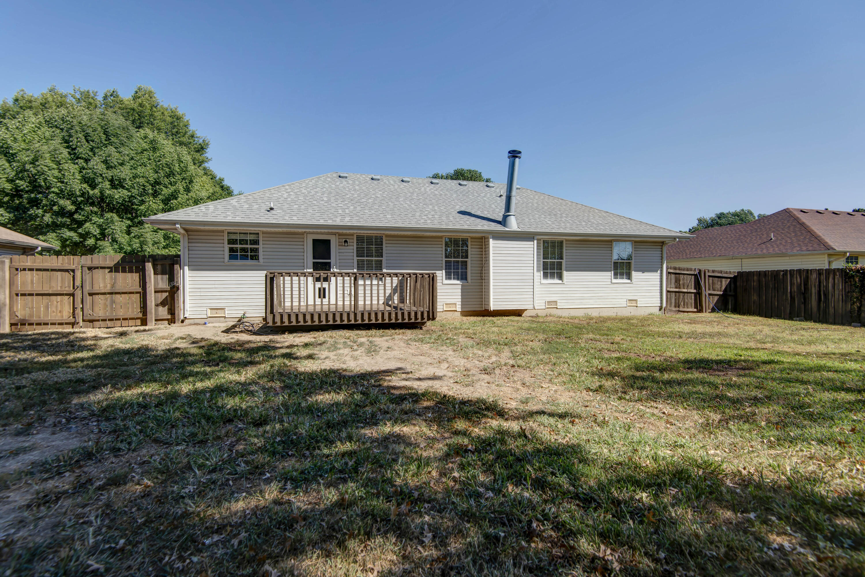 210 East Robin Road Property Photo 22