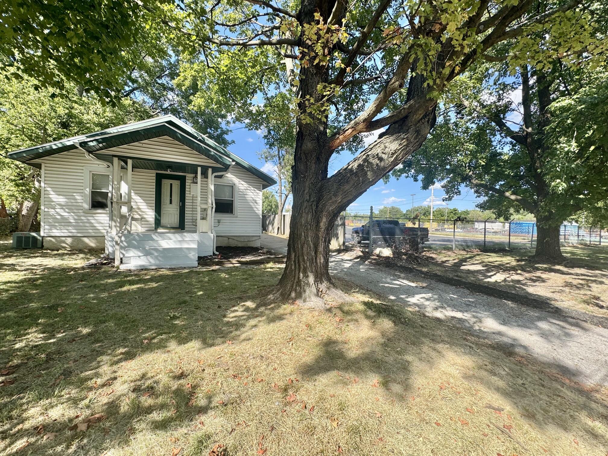 1411 West Lynn Street Property Photo 6