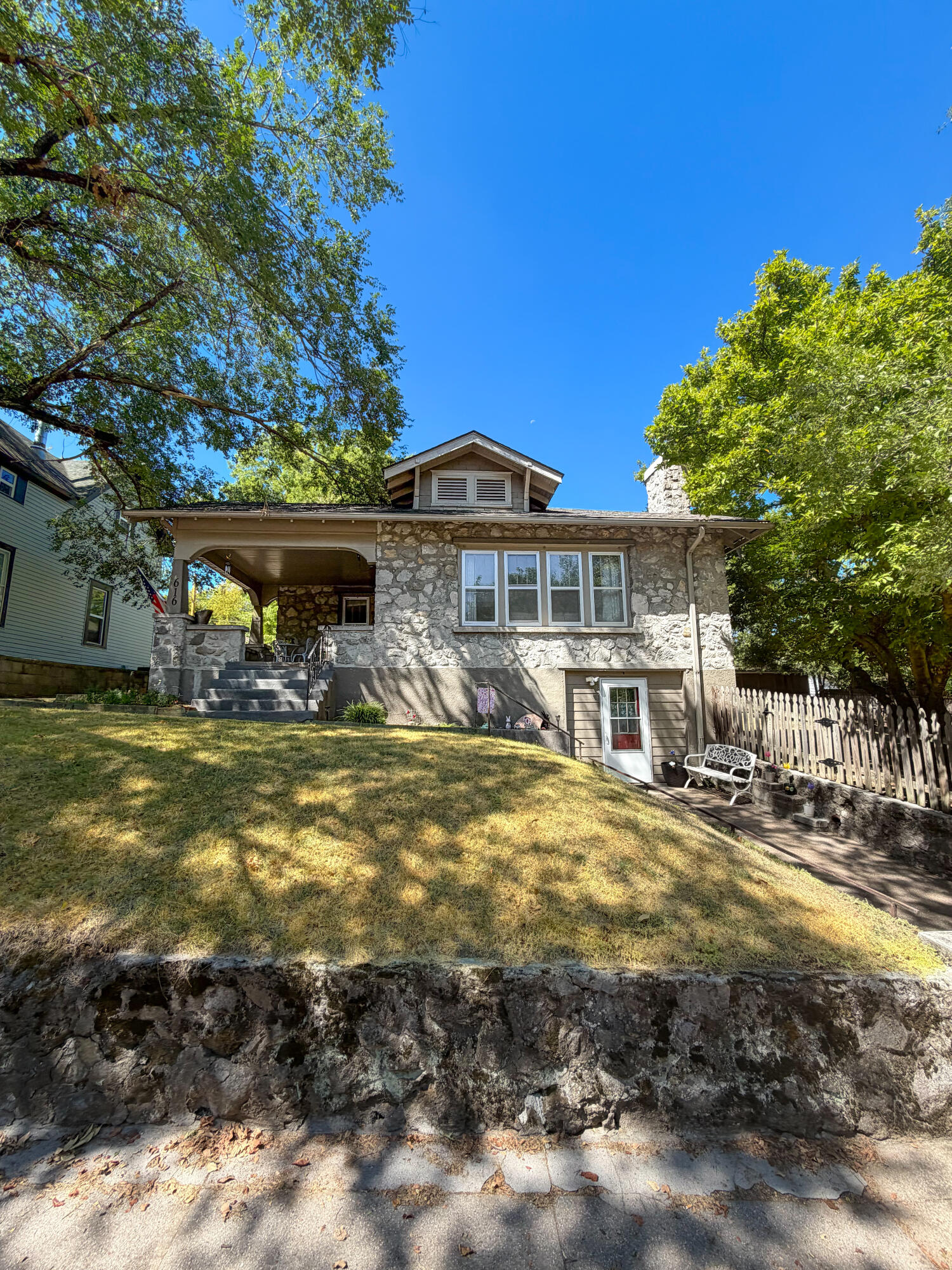 616 North Wall Avenue Property Photo 1