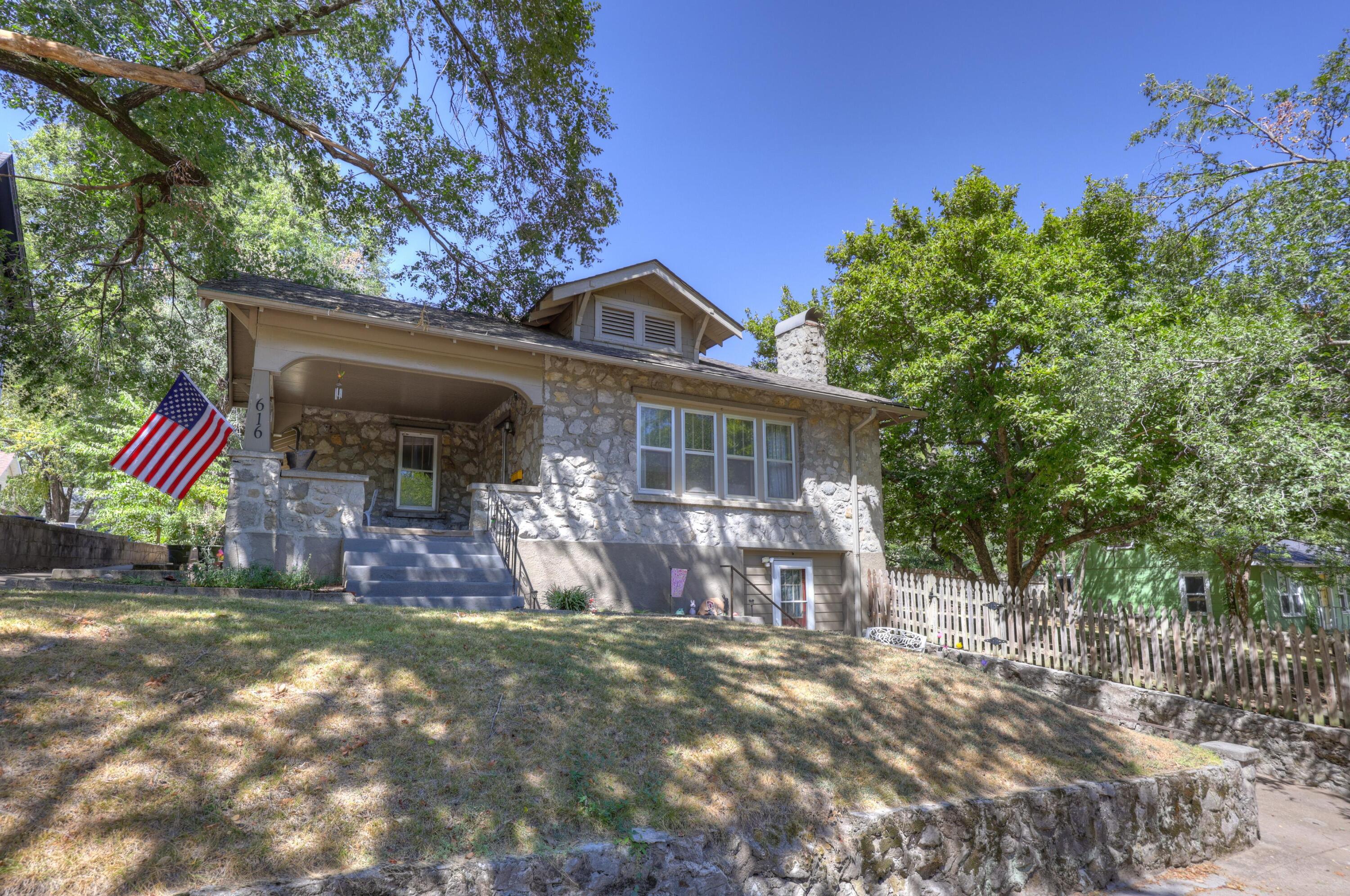 616 North Wall Avenue Property Photo 1