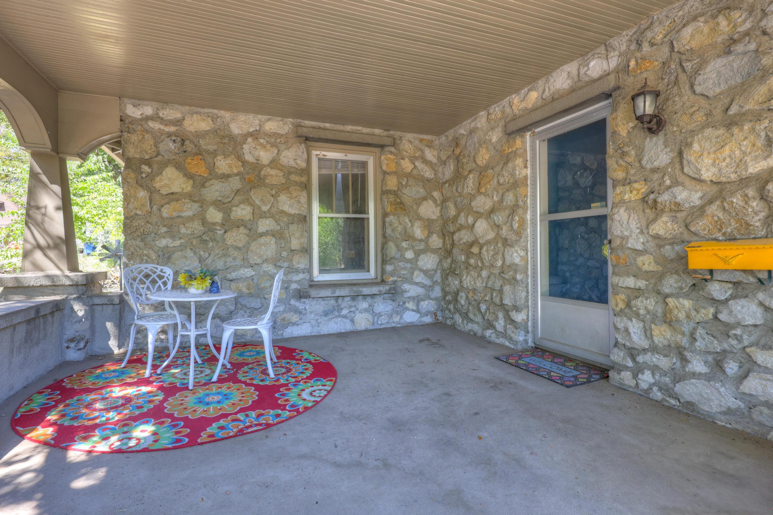 616 North Wall Avenue Property Photo 3