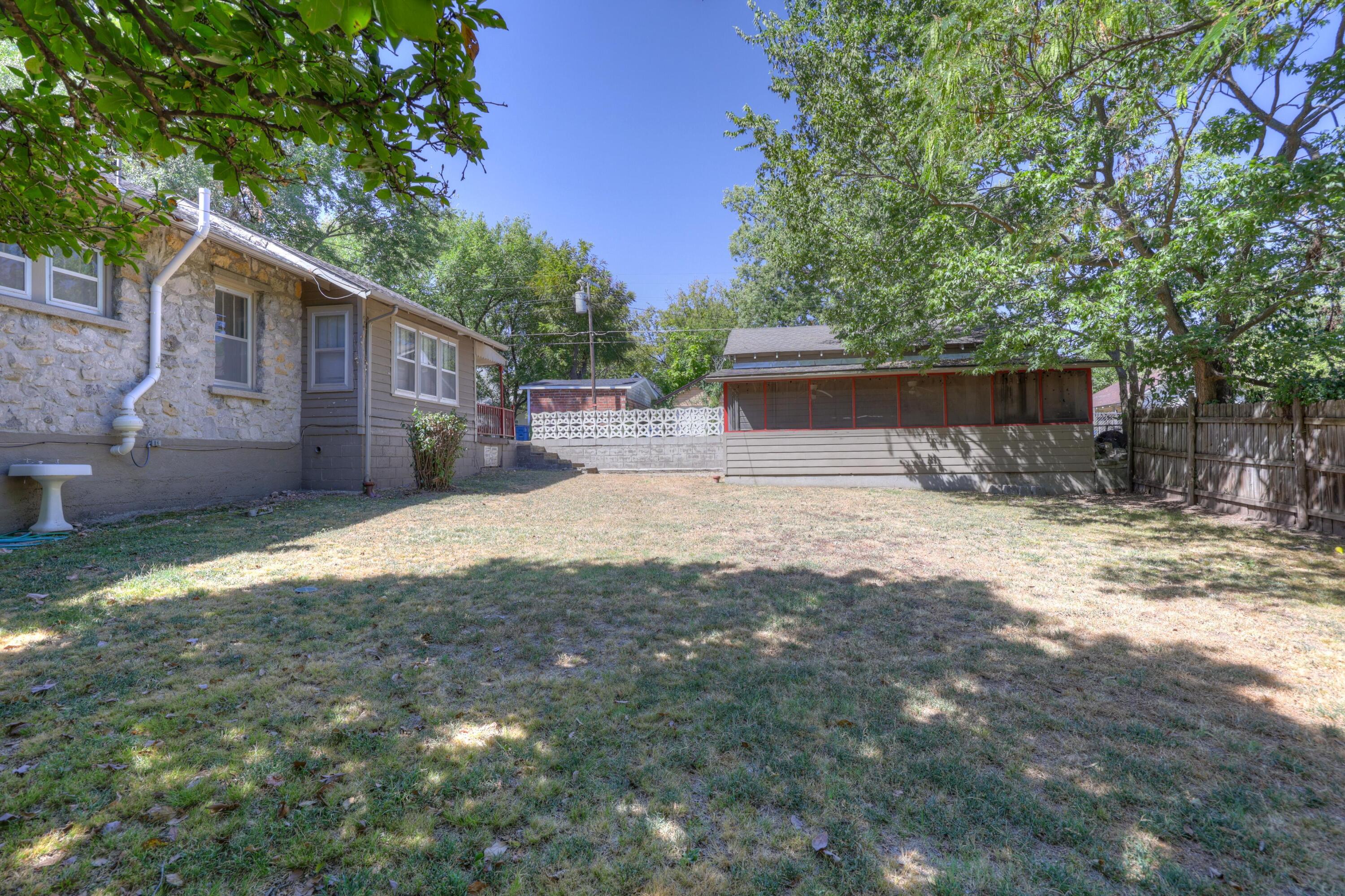616 North Wall Avenue Property Photo 19