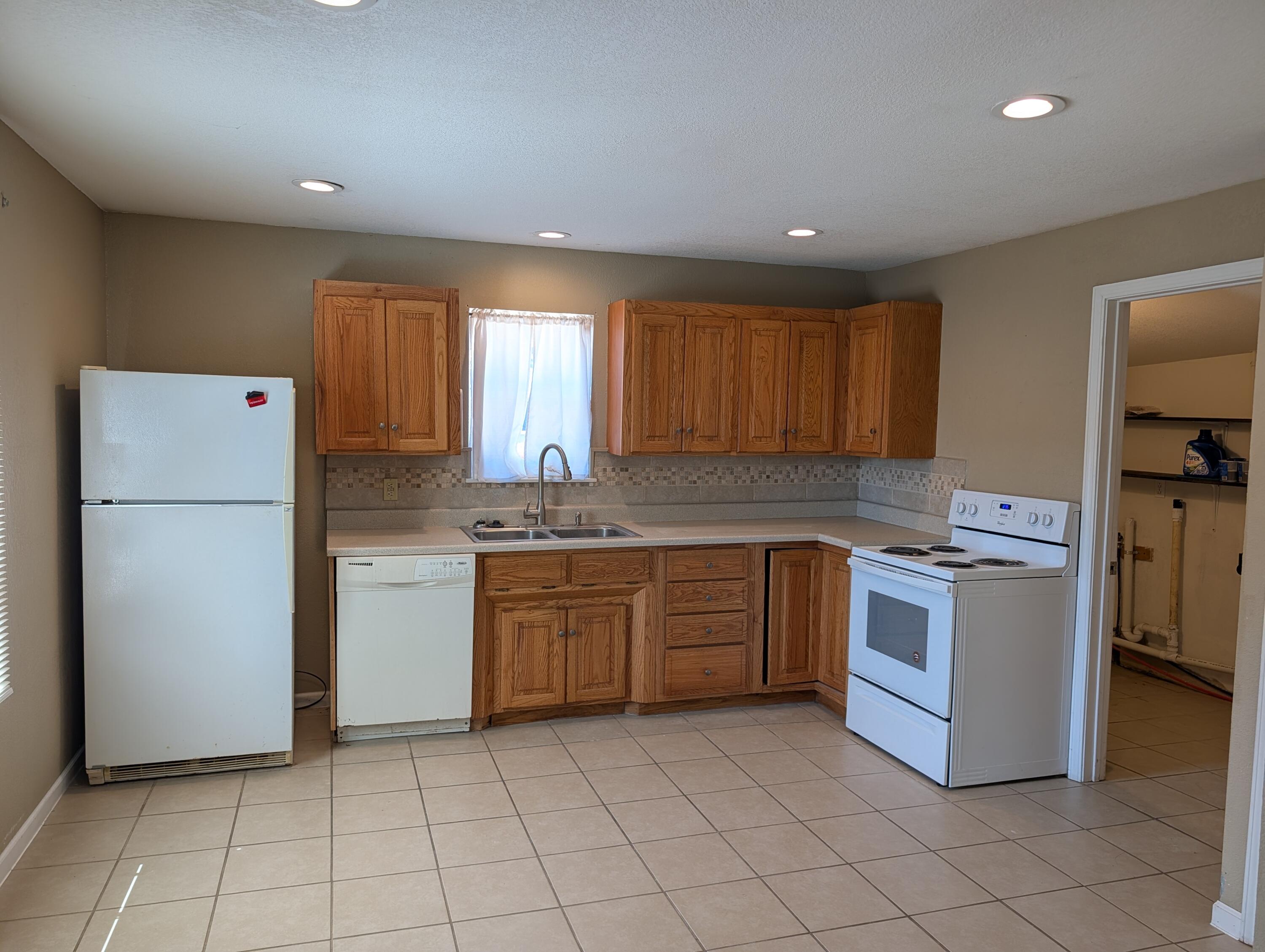 1001 East Chestnut Street Property Photo 4