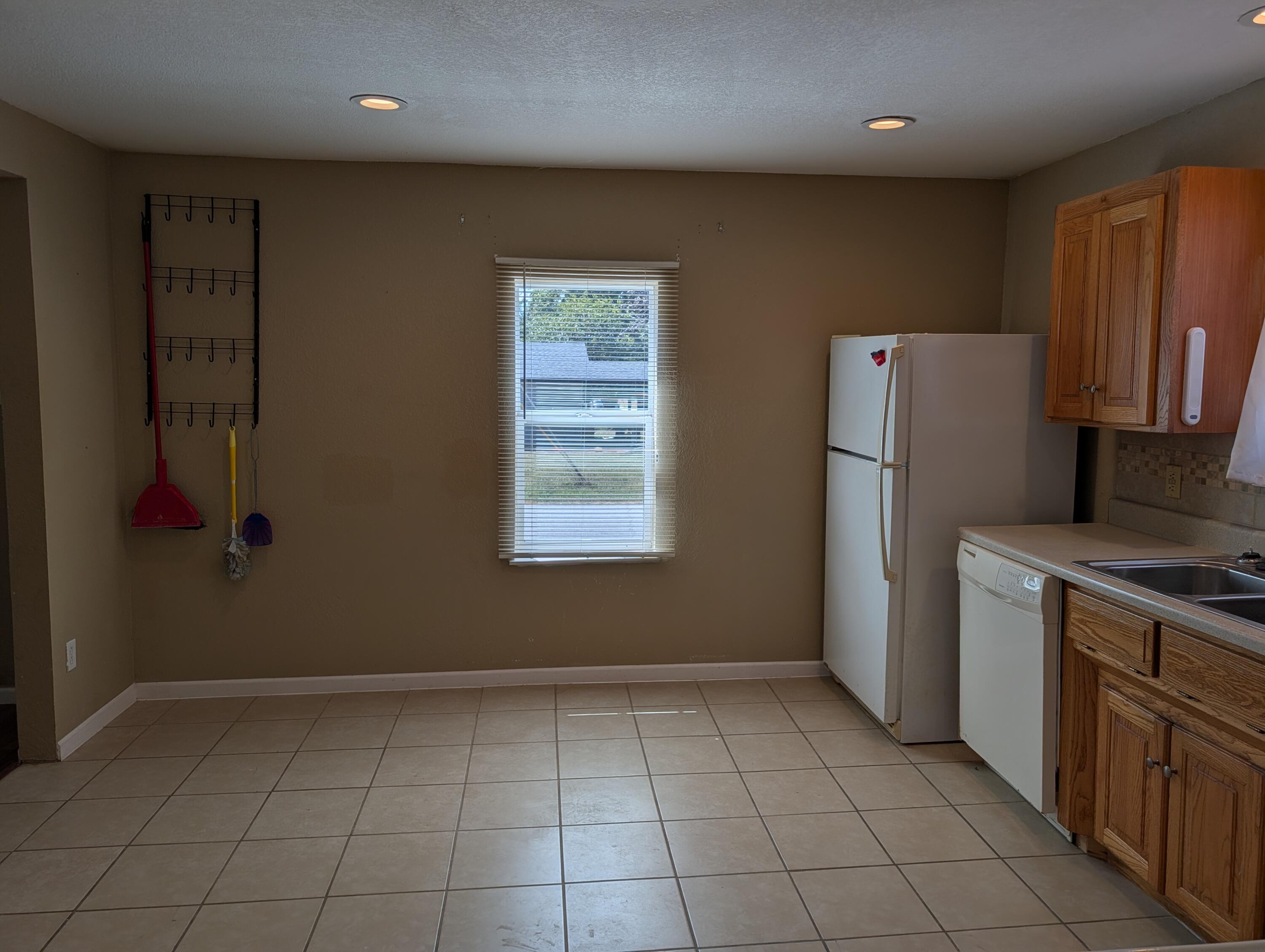 1001 East Chestnut Street Property Photo 5