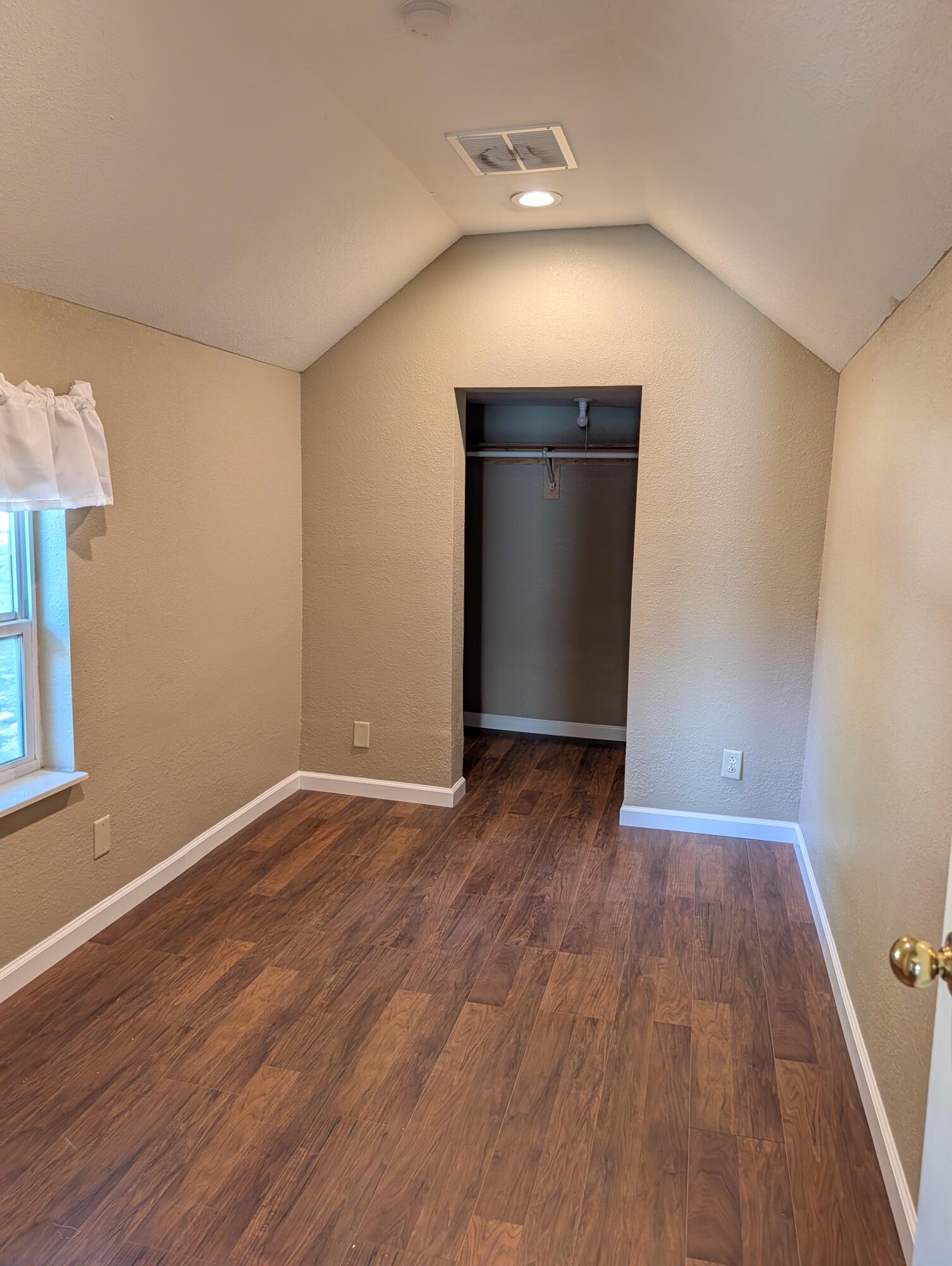 1001 East Chestnut Street Property Photo 10
