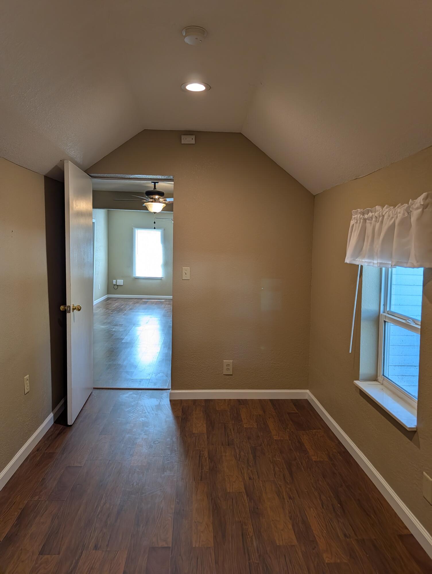 1001 East Chestnut Street Property Photo 11