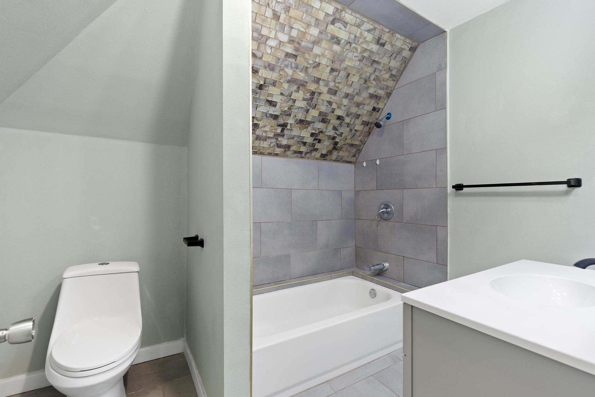 1003 South Fulton Street Property Photo 9