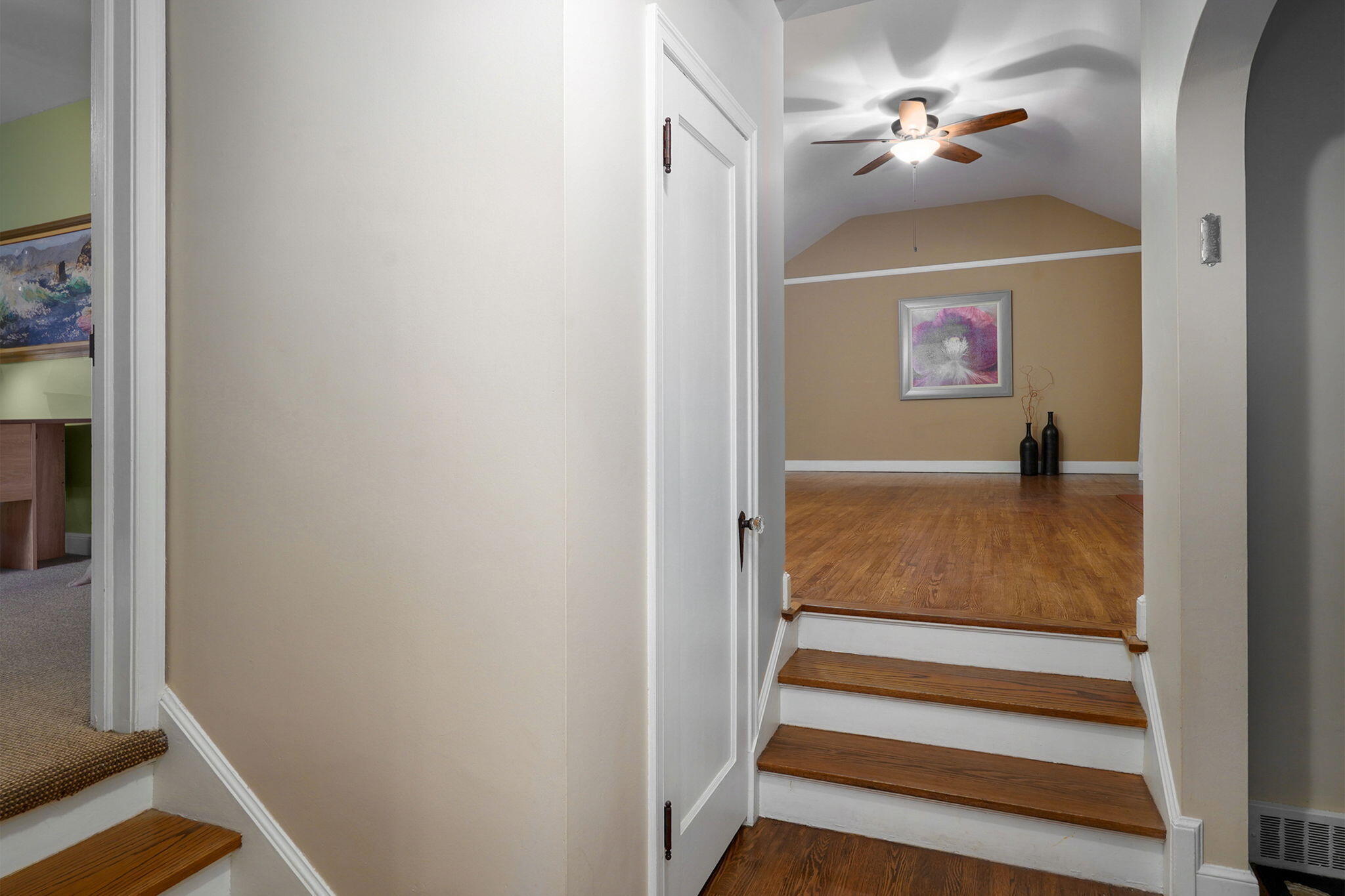 2042 South Holland Avenue Property Photo 8