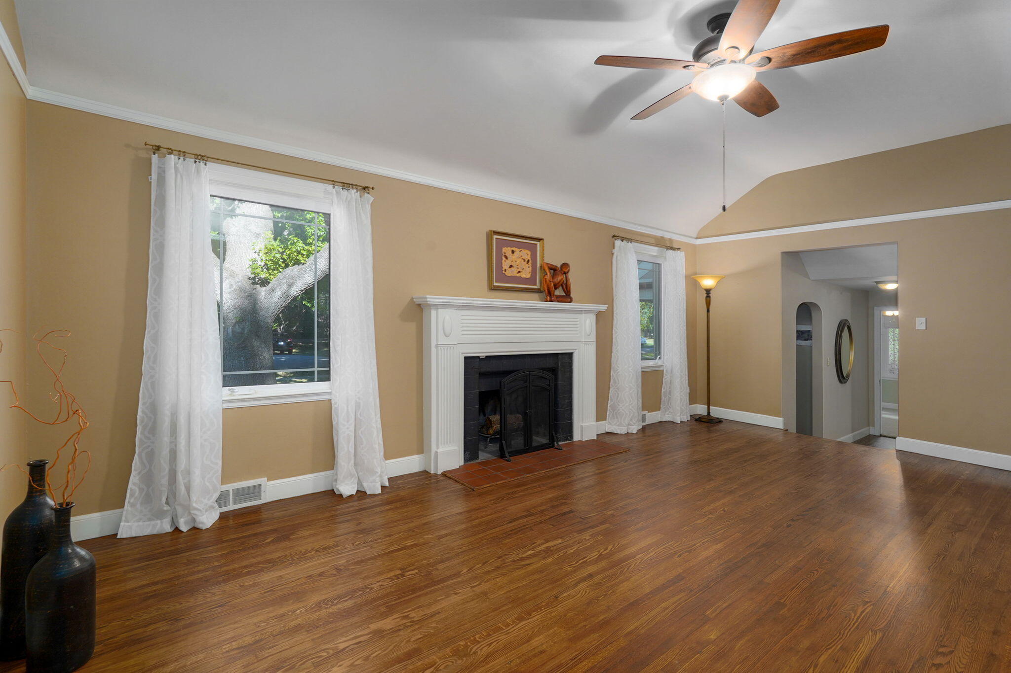 2042 South Holland Avenue Property Photo 10