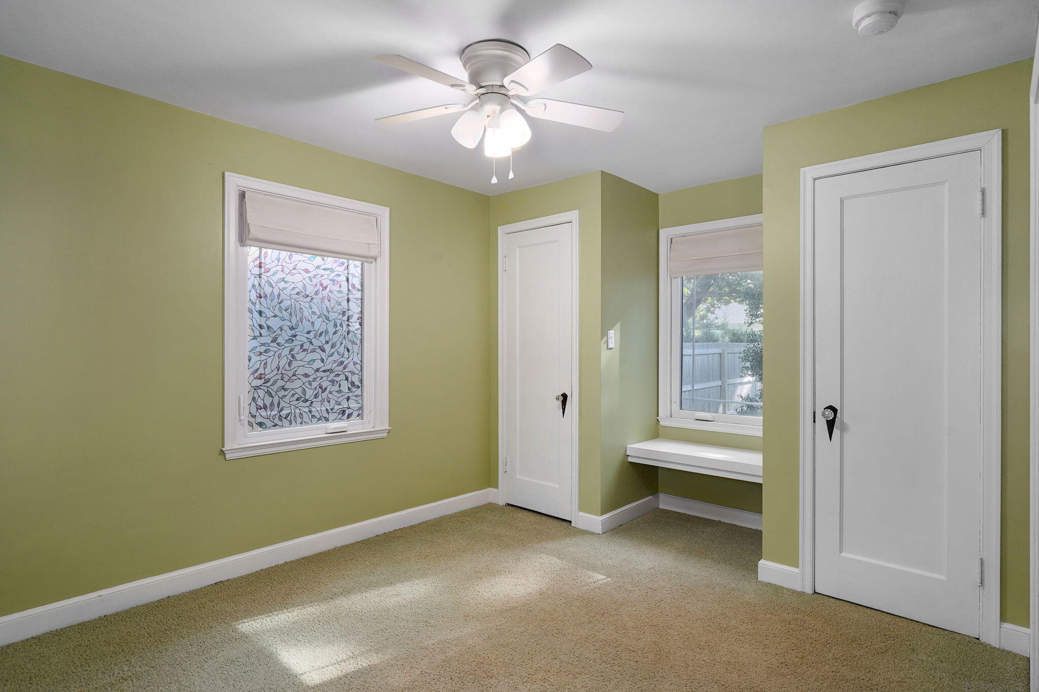 2042 South Holland Avenue Property Photo 13