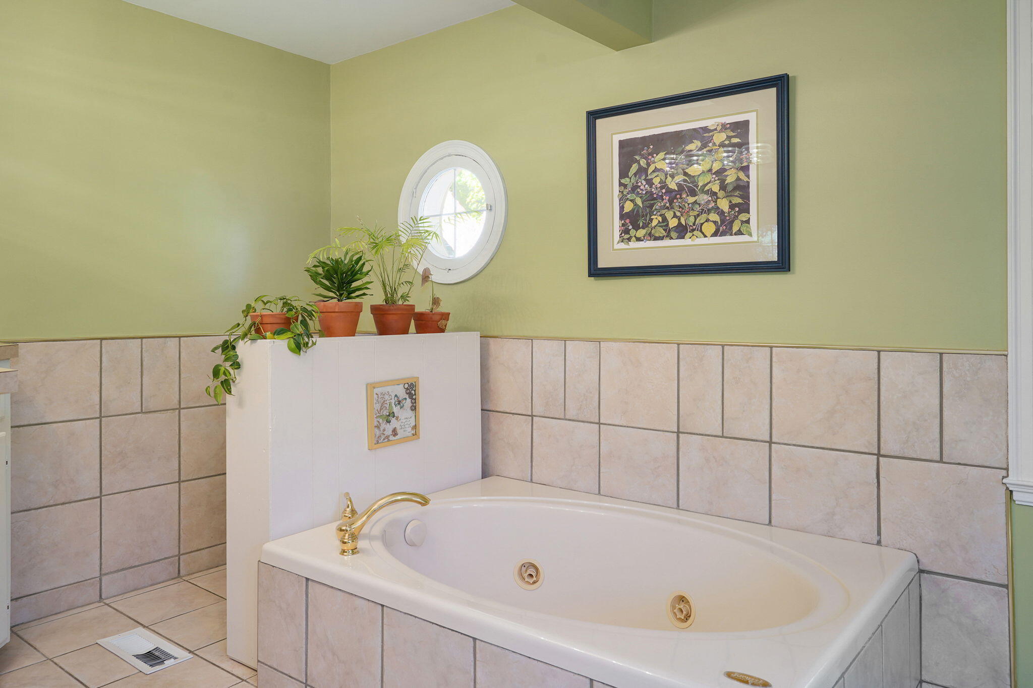 2042 South Holland Avenue Property Photo 15