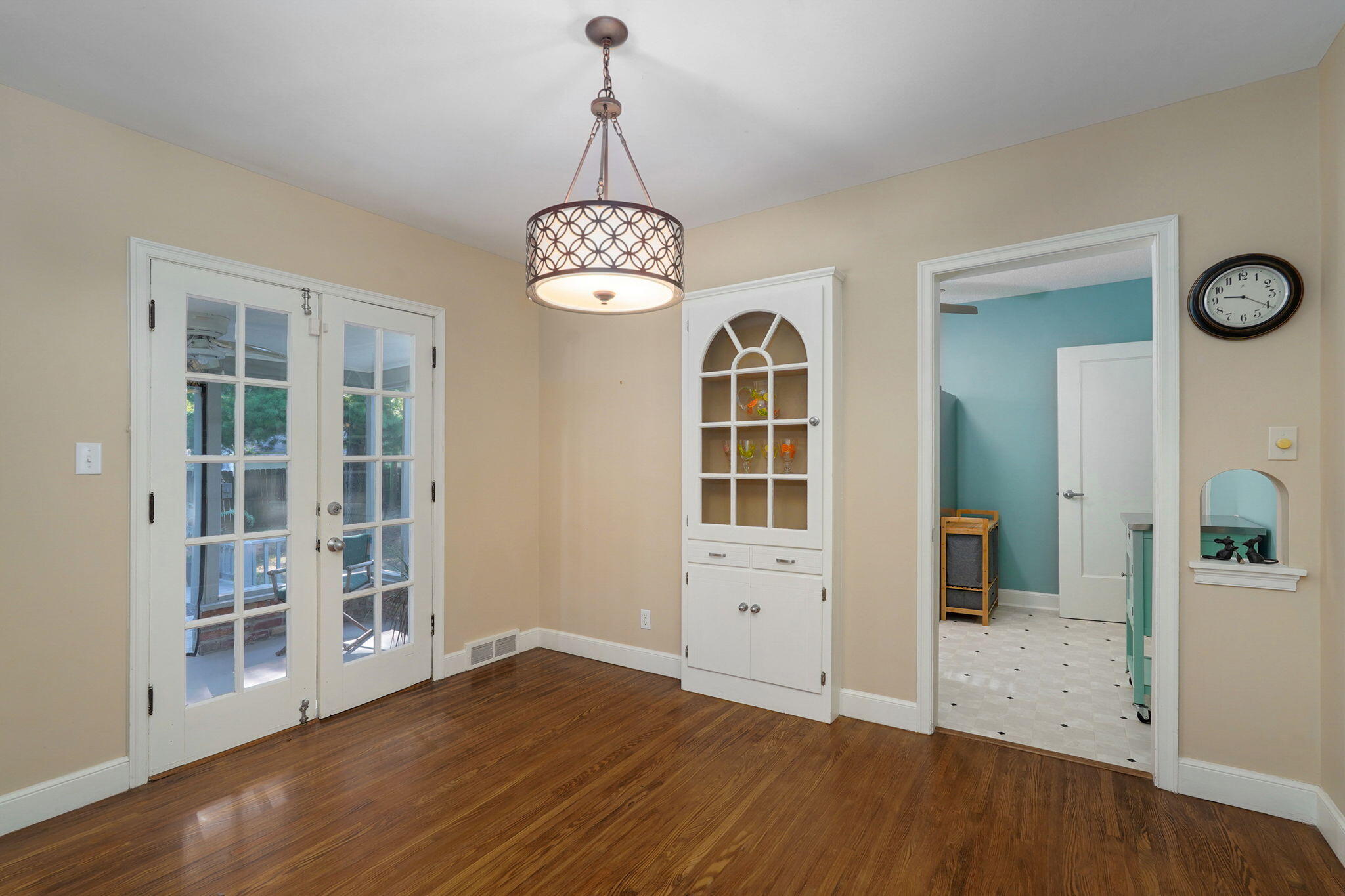 2042 South Holland Avenue Property Photo 23