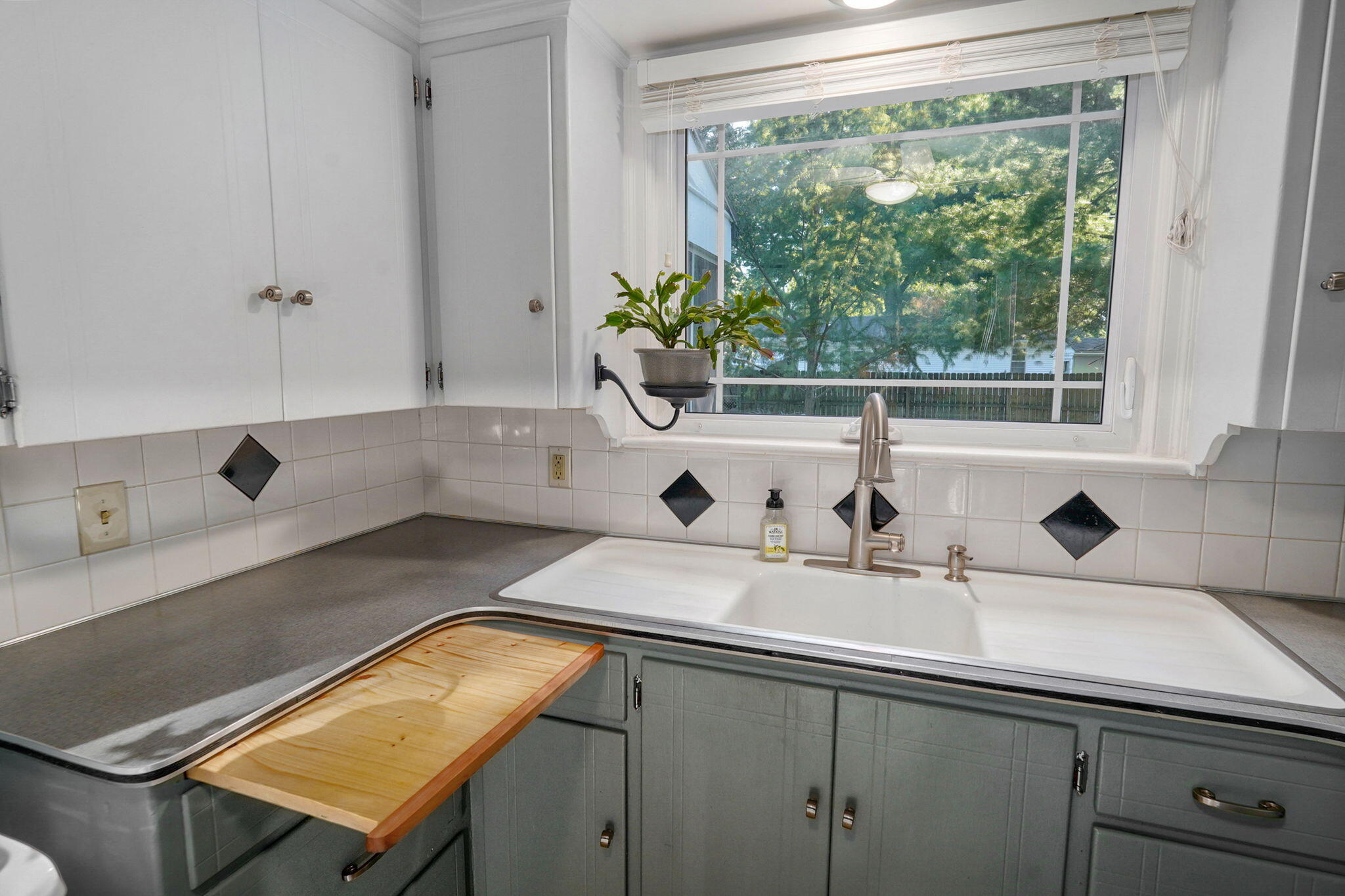 2042 South Holland Avenue Property Photo 25