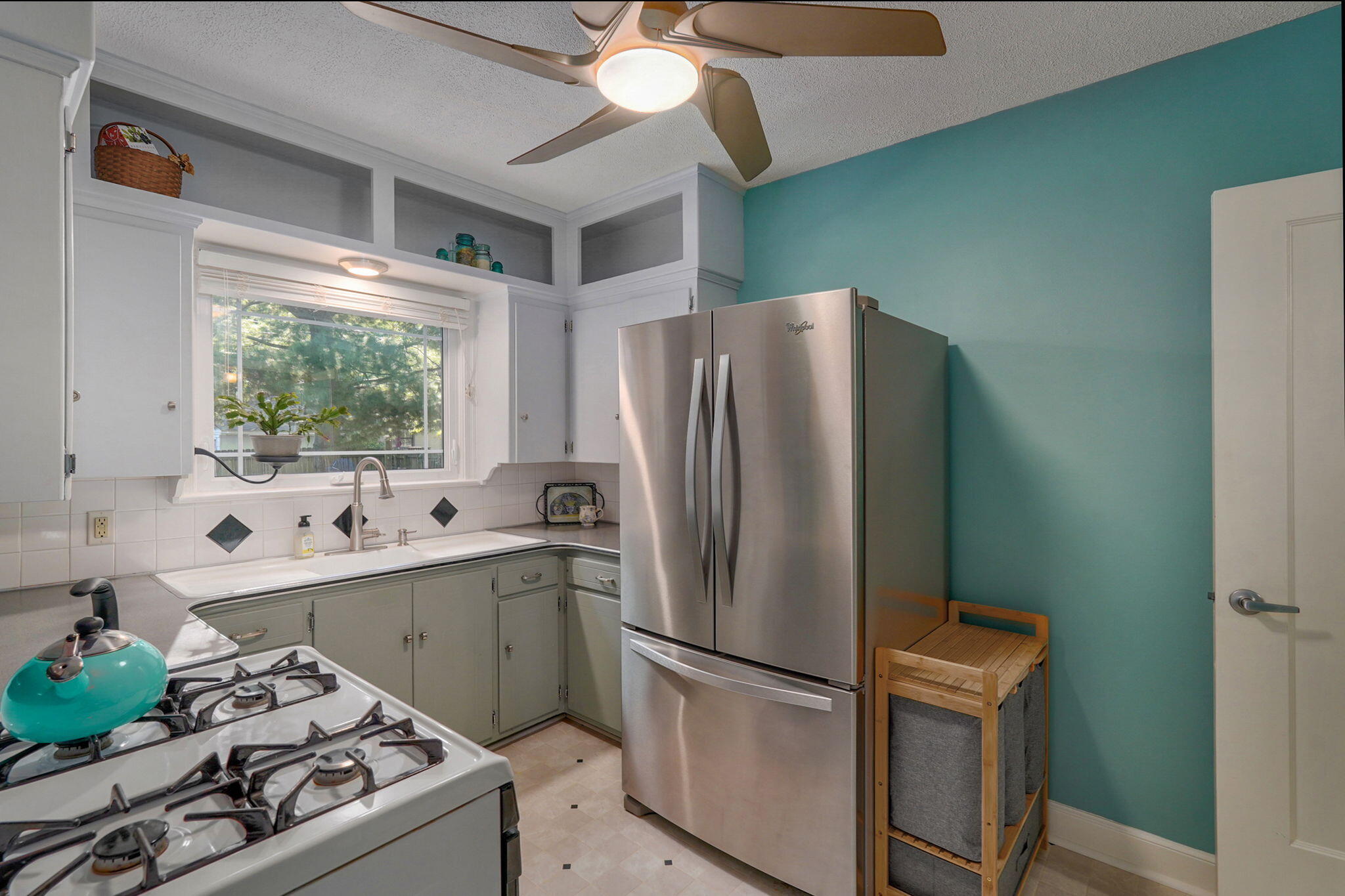 2042 South Holland Avenue Property Photo 27