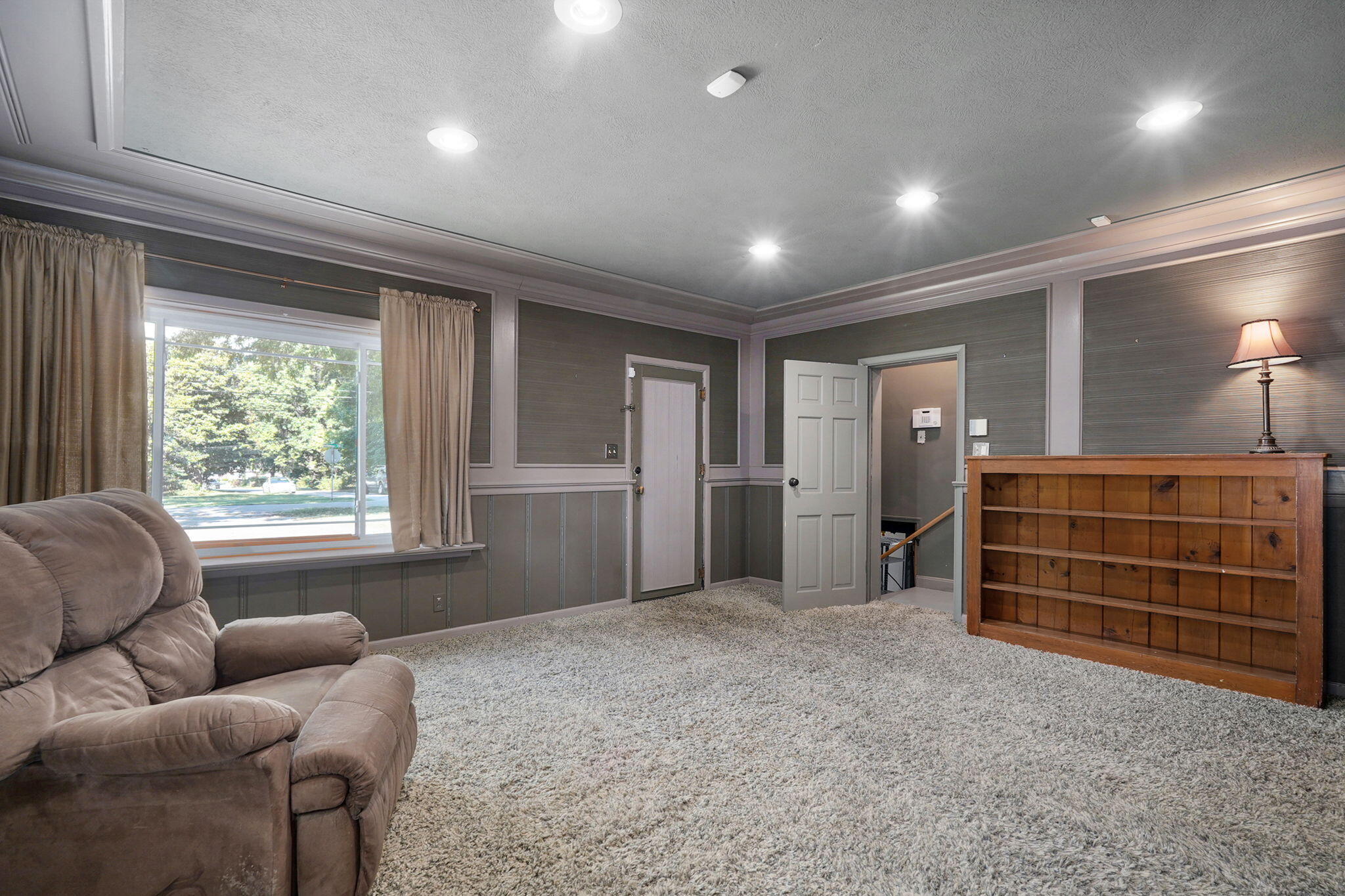 2042 South Holland Avenue Property Photo 28