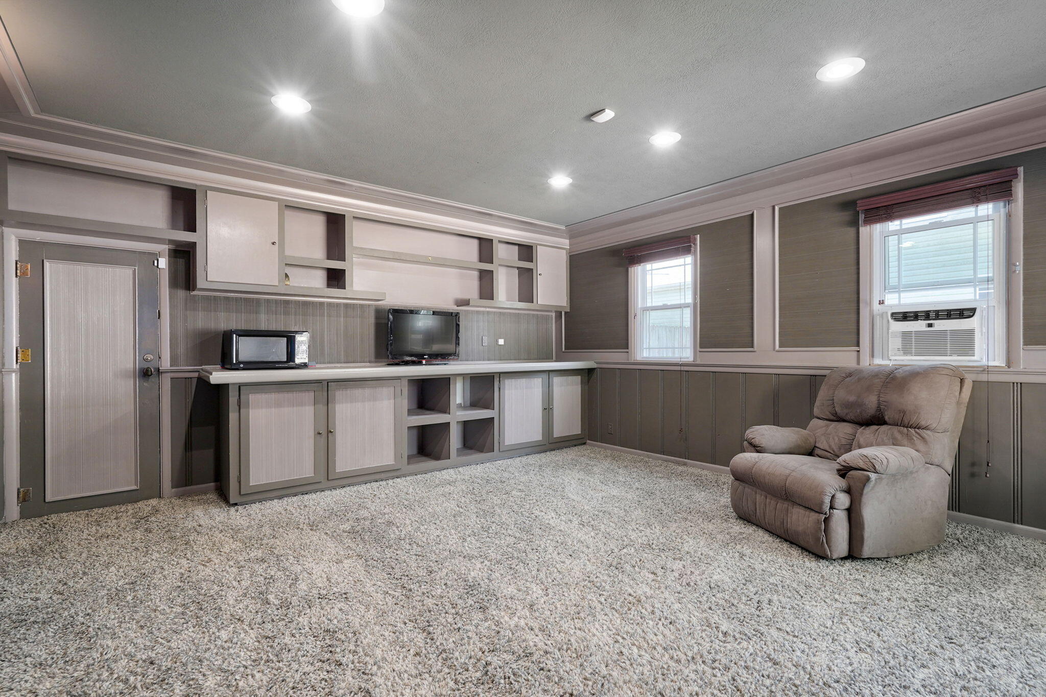 2042 South Holland Avenue Property Photo 29