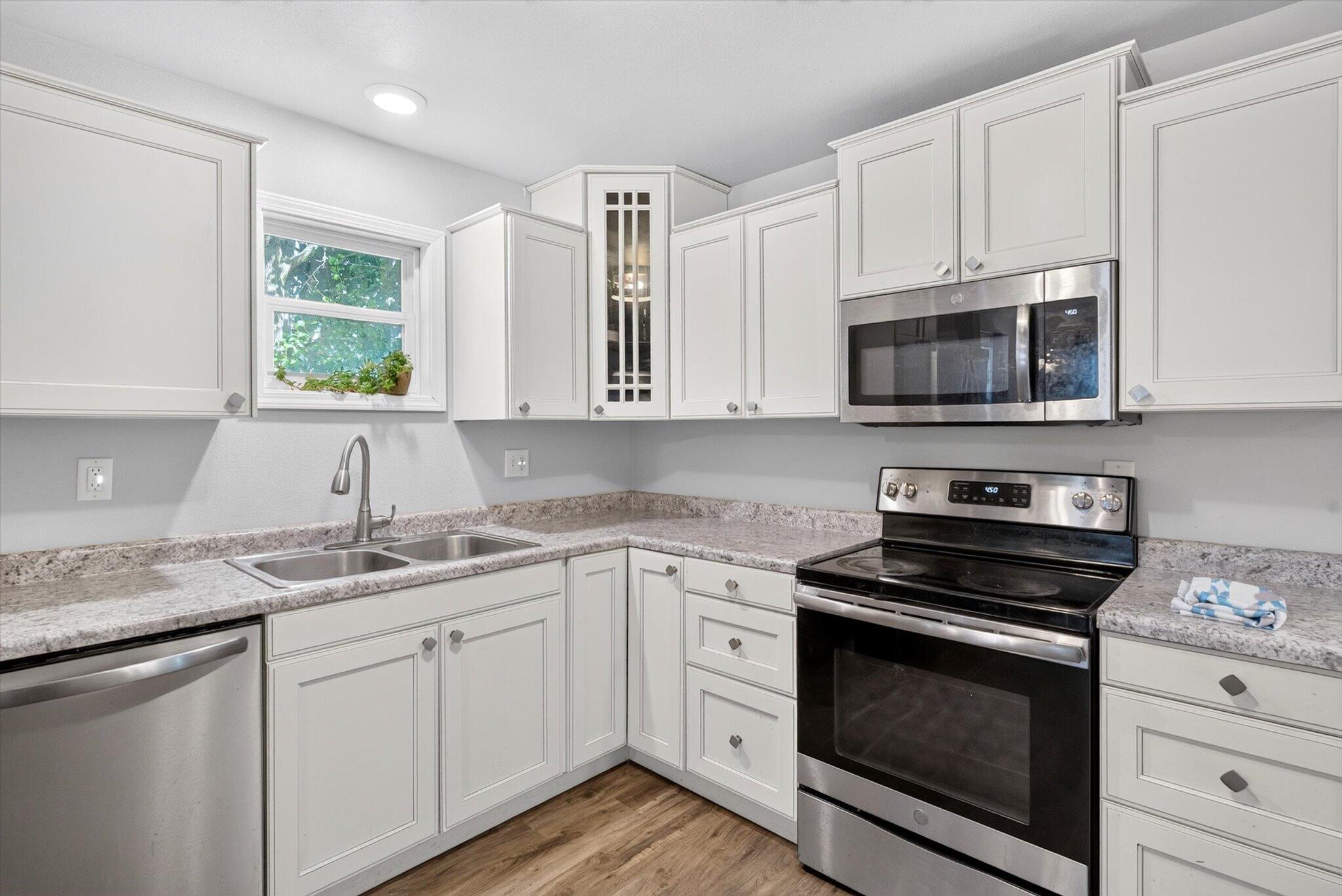 1726 West Walnut Street Property Photo 10