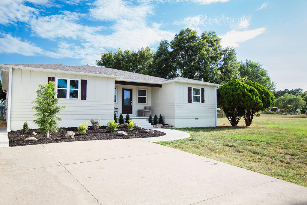 19307 Norway Road Property Photo 3
