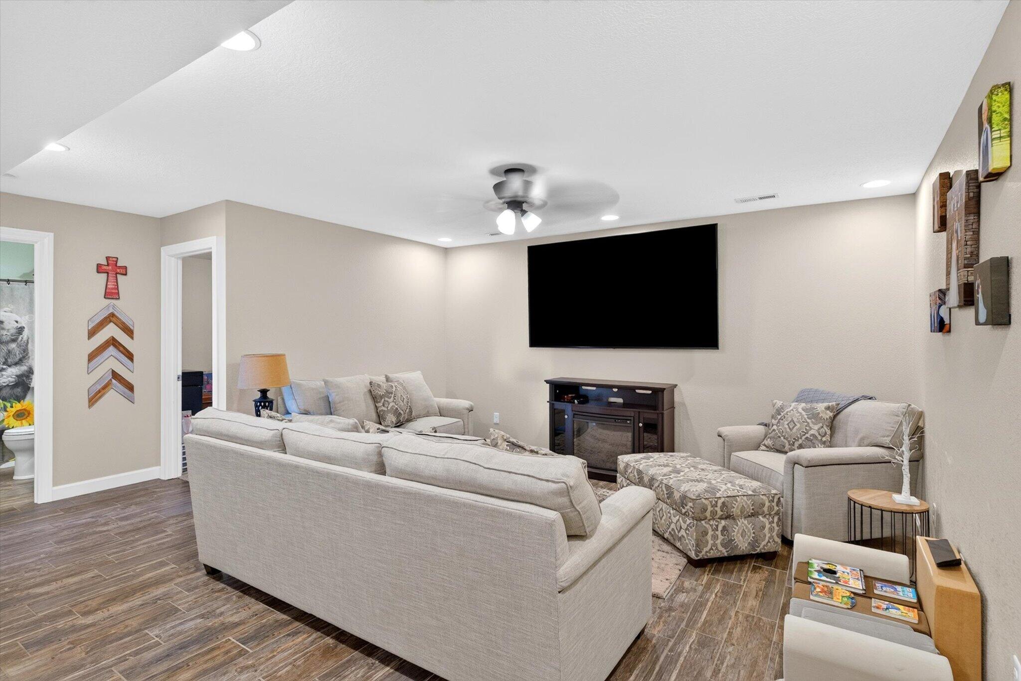 16268 Lawrence 1242 Property Photo 26