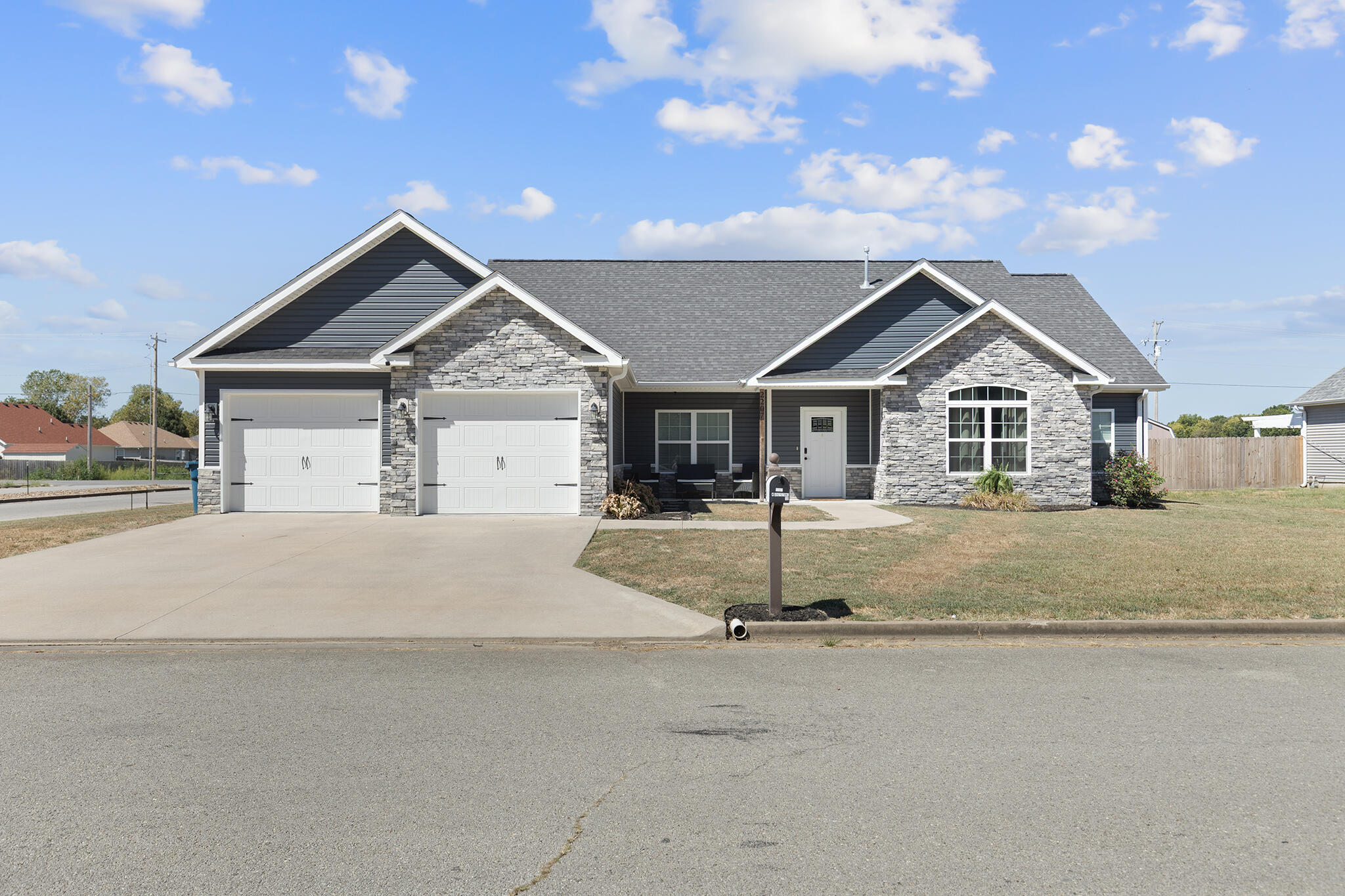 2207 West Greystone Square Property Photo 1
