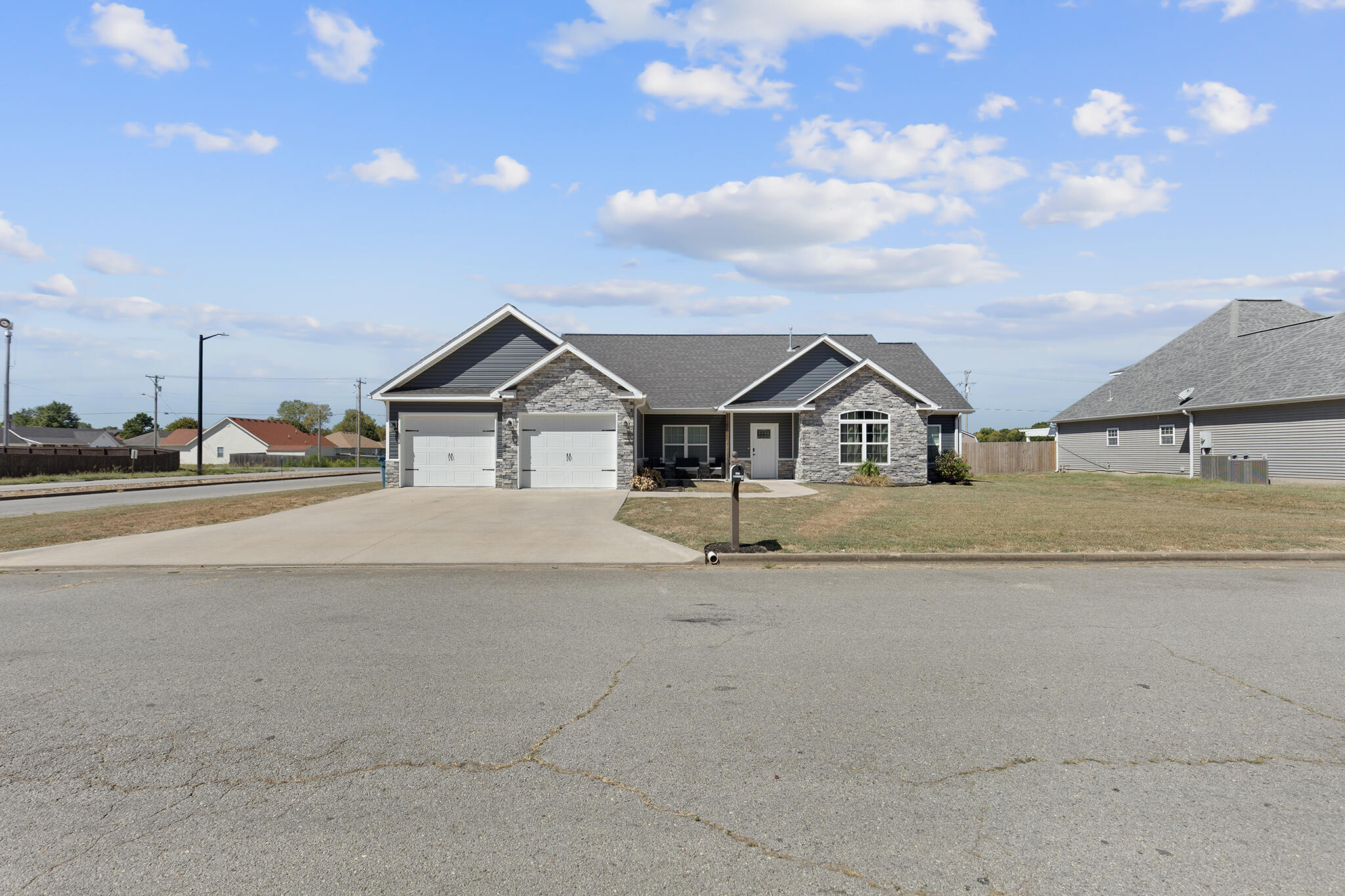 2207 West Greystone Square Property Photo 2