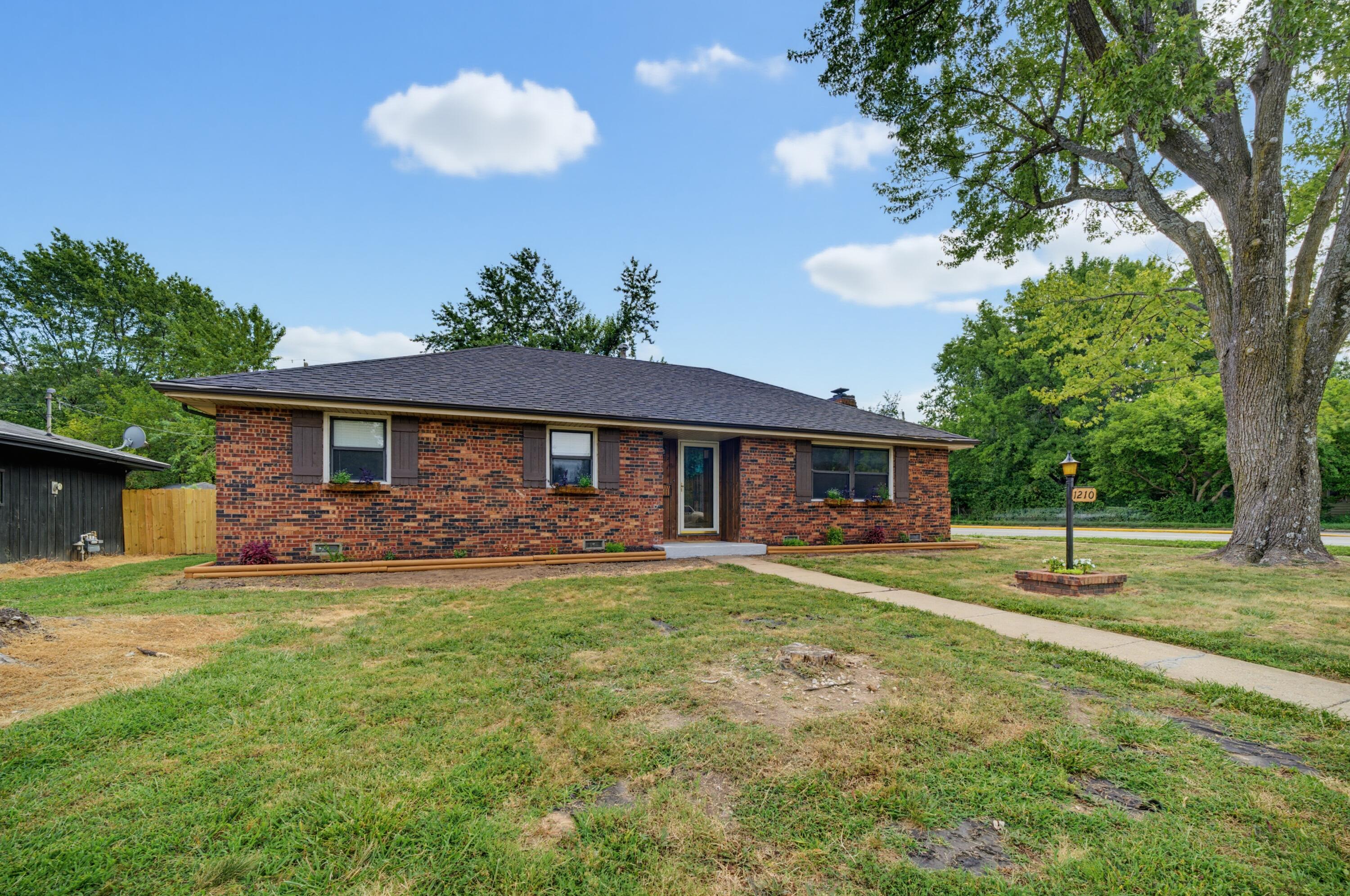 1210 East Woodland Street Property Photo 2