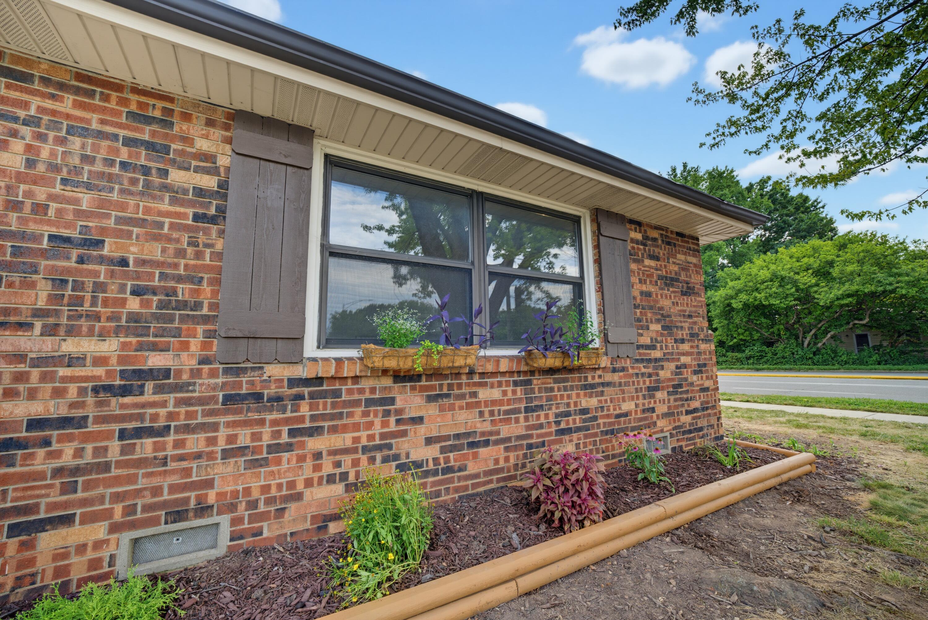 1210 East Woodland Street Property Photo 4