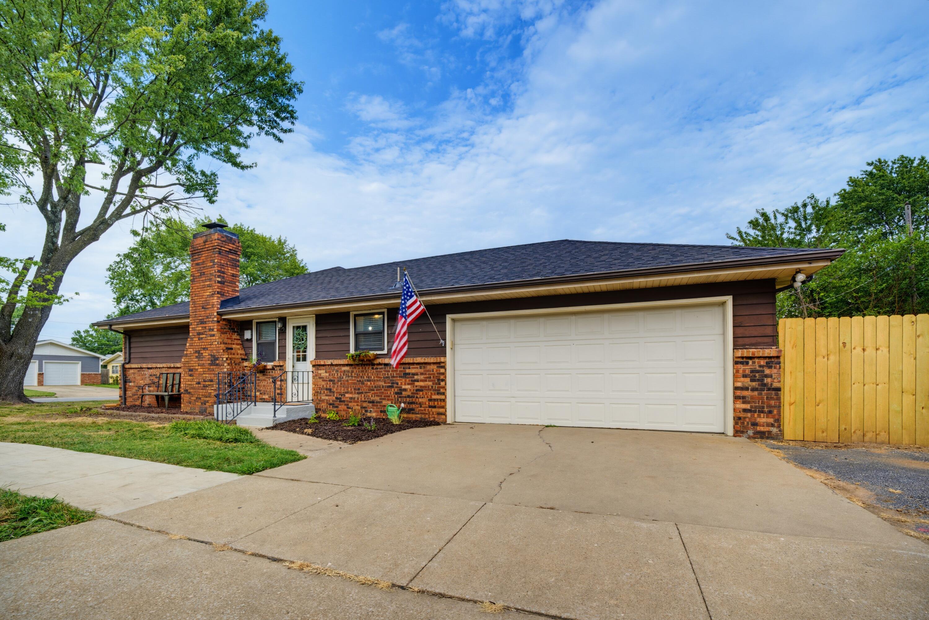 1210 East Woodland Street Property Photo 5