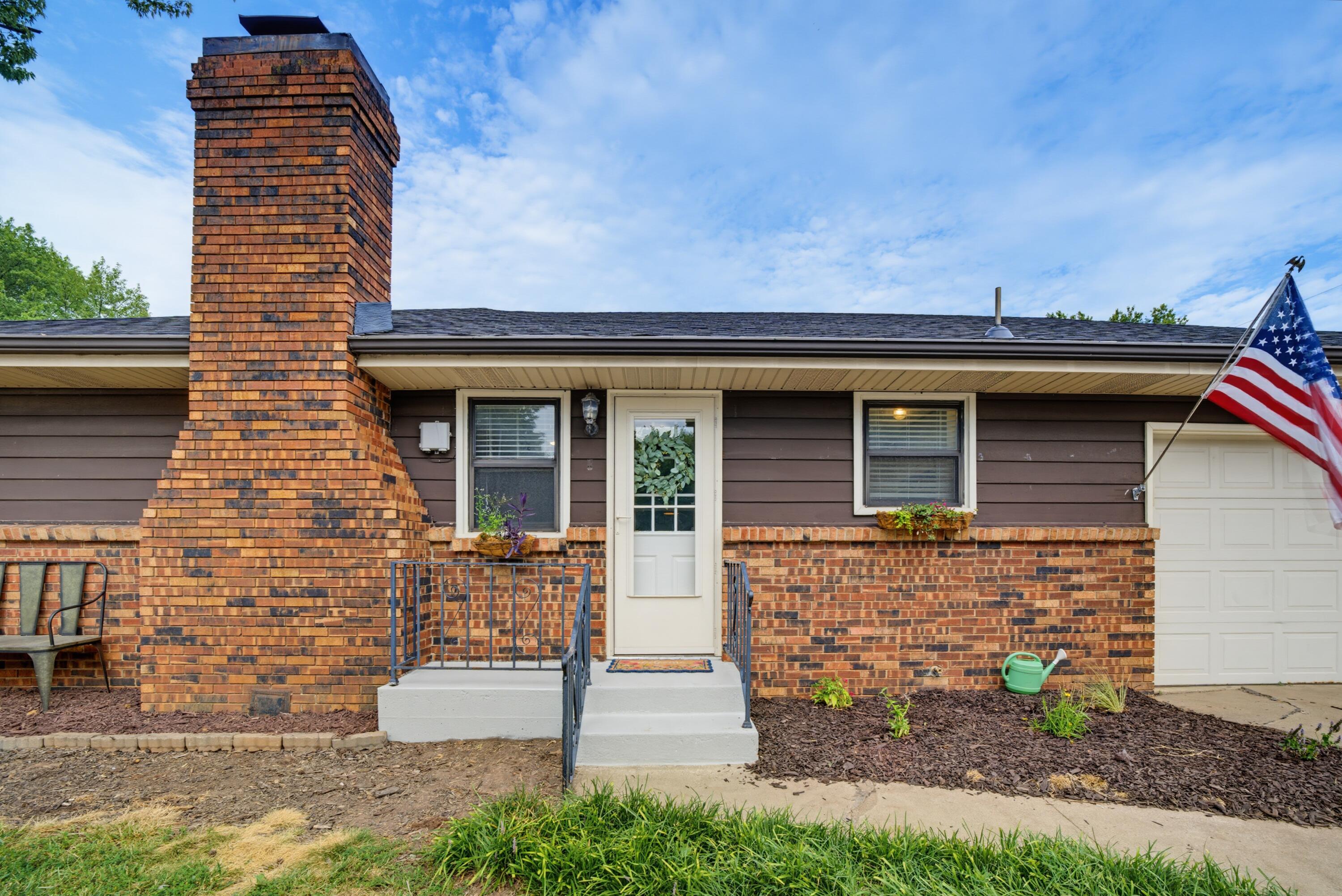1210 East Woodland Street Property Photo 6