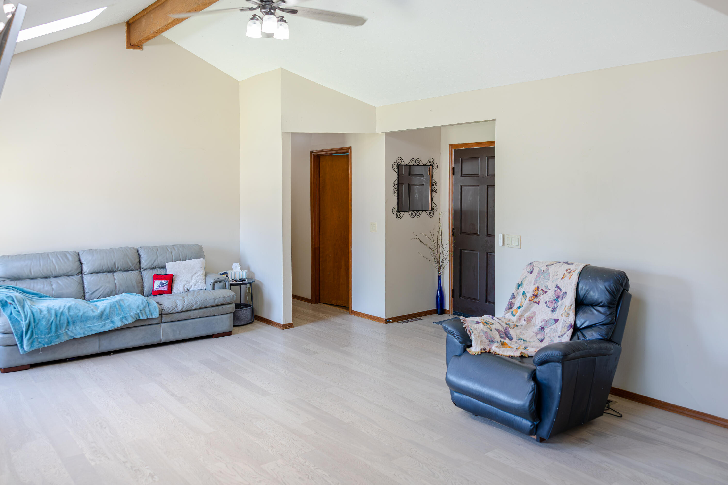 2099 West Nottingham Street Property Photo 5