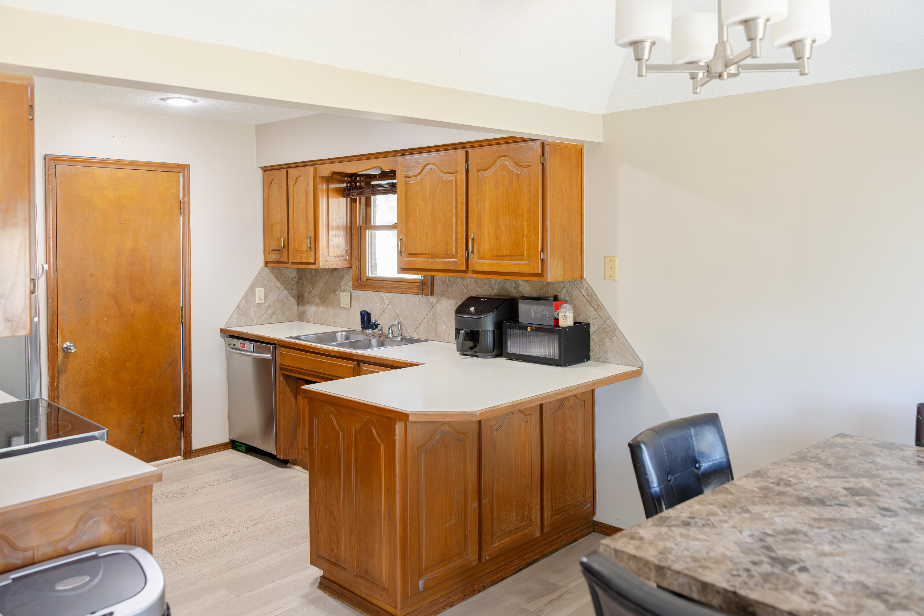 2099 West Nottingham Street Property Photo 8