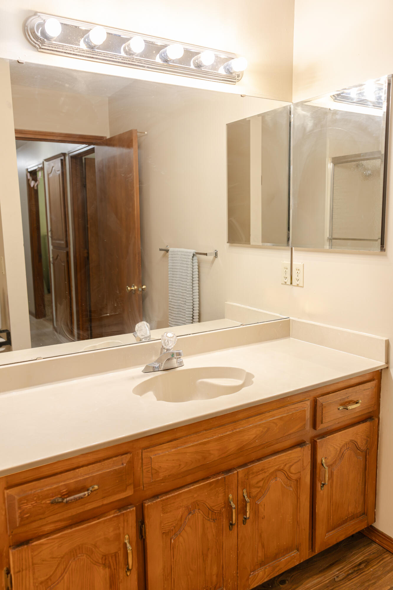 2099 West Nottingham Street Property Photo 24