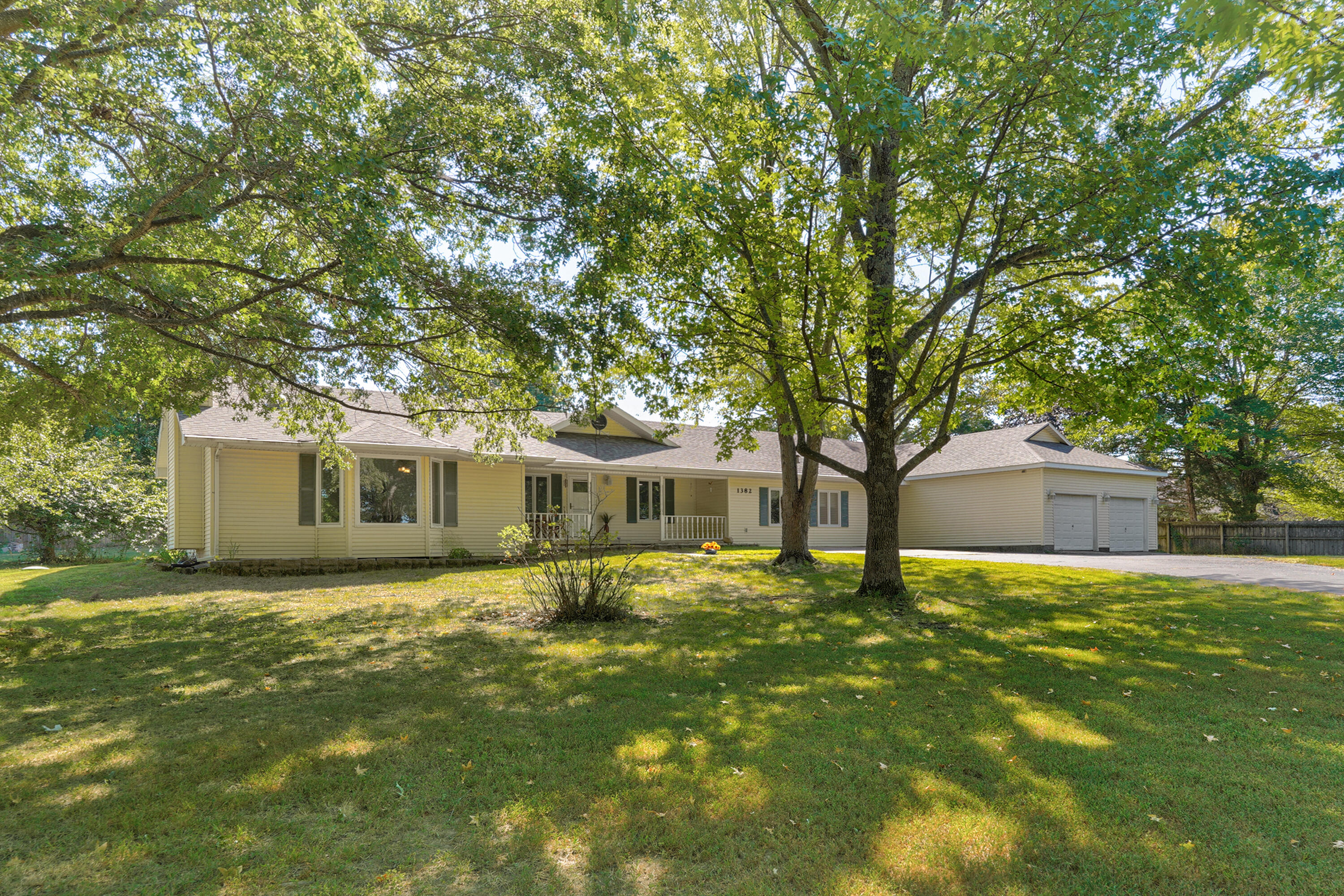1382 Emerald Hills Drive Property Photo 3