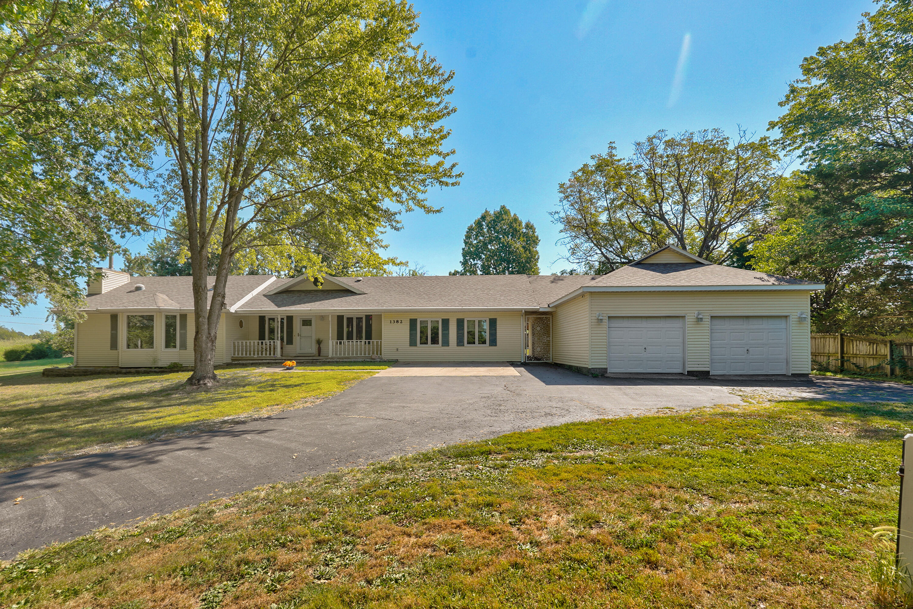 1382 Emerald Hills Drive Property Photo 4