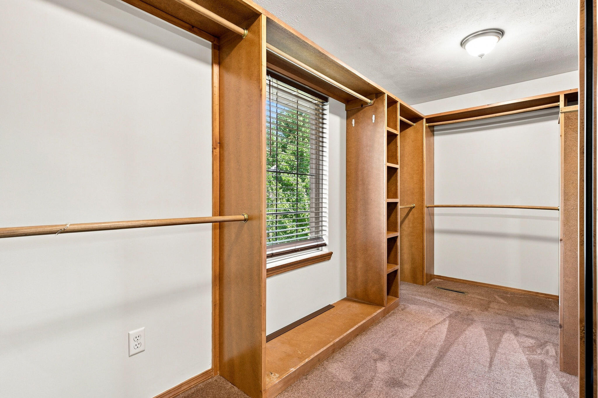 615 Canary Way Property Photo 23