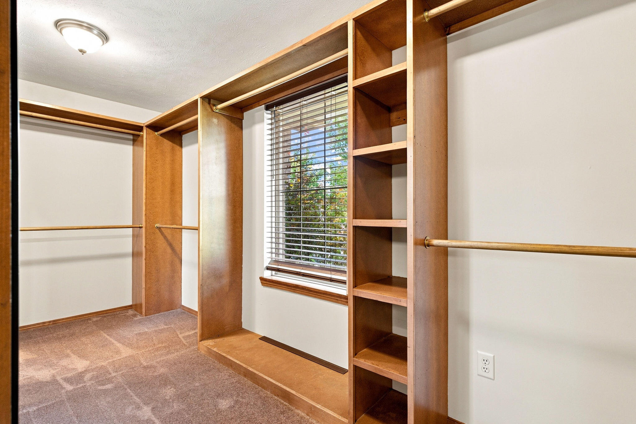 615 Canary Way Property Photo 24